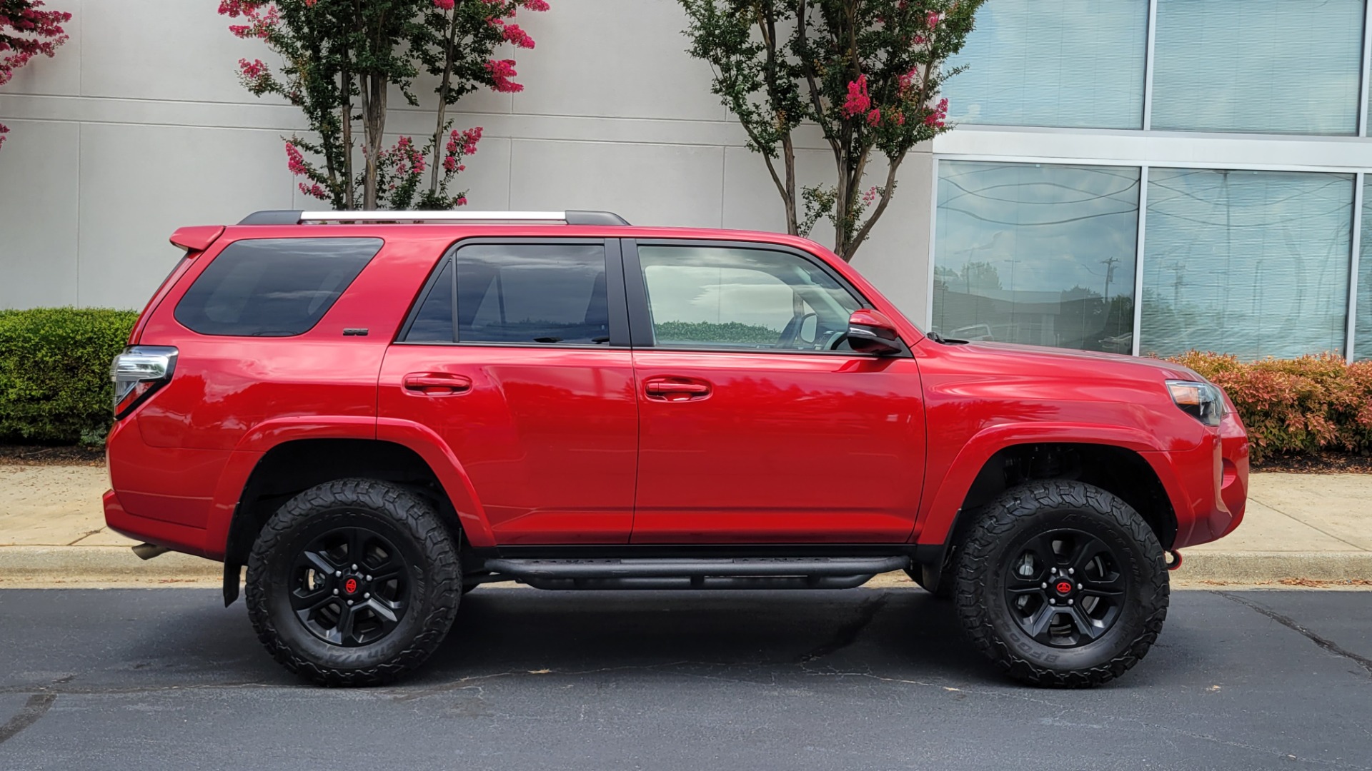 Used 2021 Toyota 4RUNNER SR5 PREMIUM 4X4 / 4.0L V6 / NAV / SUNROOF / PREM SOUND / CAMERA for sale $48,995 at Formula Imports in Charlotte NC 28227 6