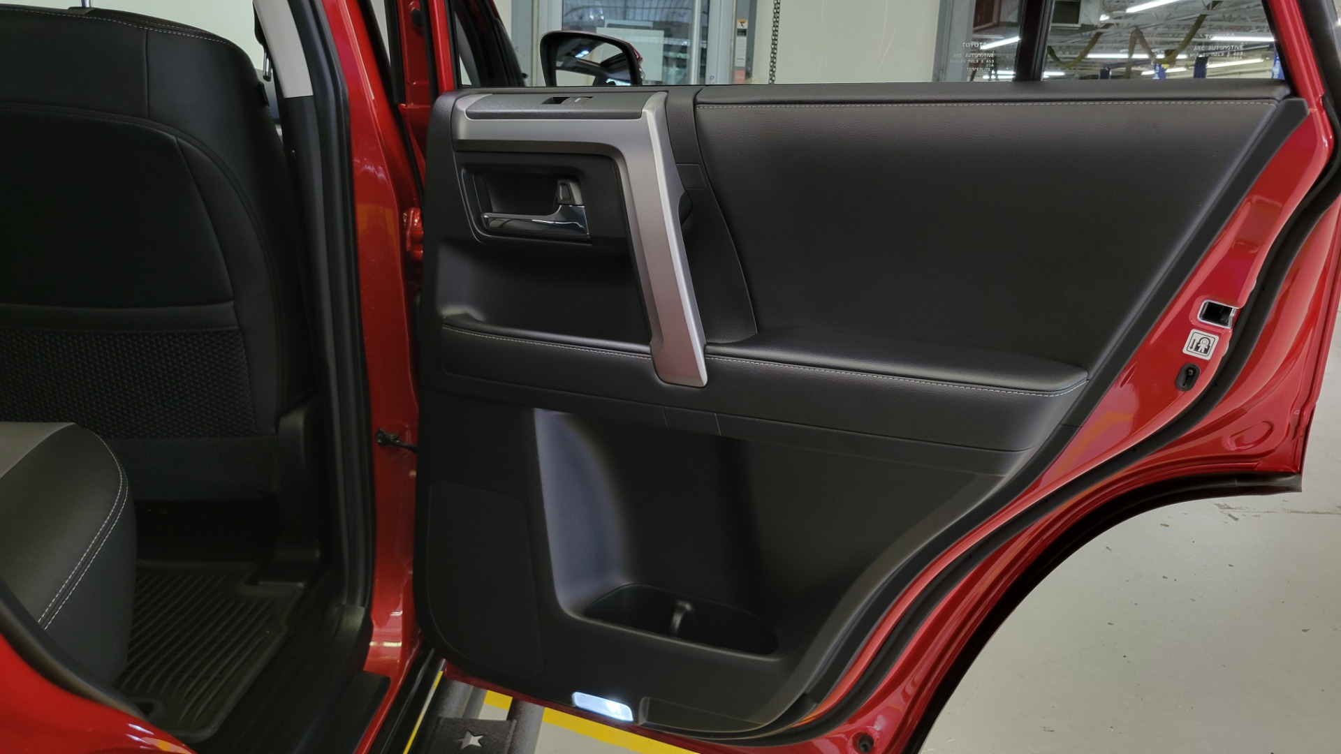 Used 2021 Toyota 4RUNNER SR5 PREMIUM 4X4 / 4.0L V6 / NAV / SUNROOF / PREM SOUND / CAMERA for sale $48,995 at Formula Imports in Charlotte NC 28227 77