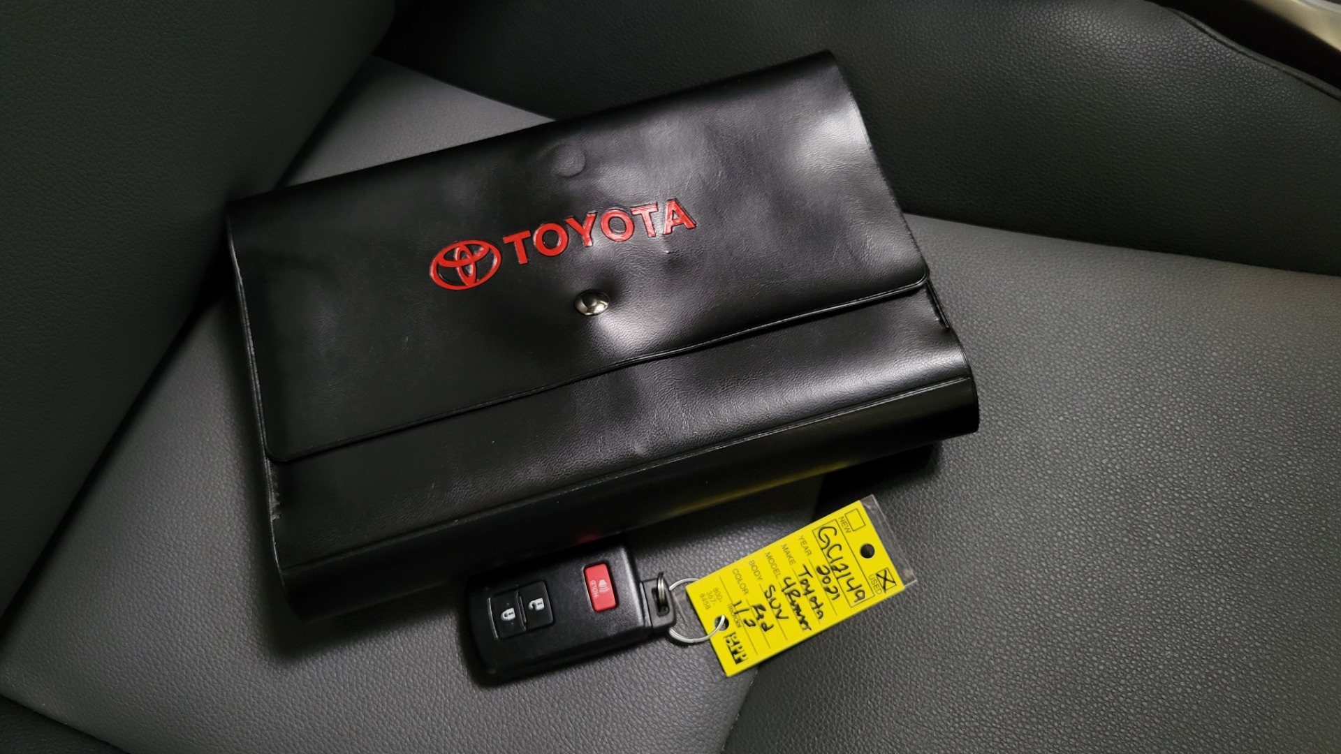 Used 2021 Toyota 4RUNNER SR5 PREMIUM 4X4 / 4.0L V6 / NAV / SUNROOF / PREM SOUND / CAMERA for sale $48,995 at Formula Imports in Charlotte NC 28227 95