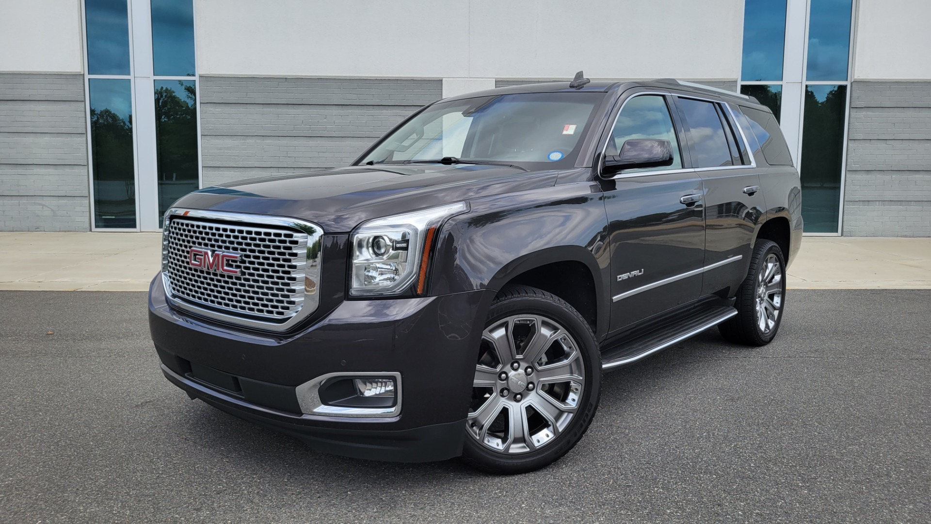Used 2015 GMC YUKON DENALI 4WD / 6.2L / 8-SPD / NAV / BOSE / SUNROOF / CAMERA / 3-ROW for sale Sold at Formula Imports in Charlotte NC 28227 10