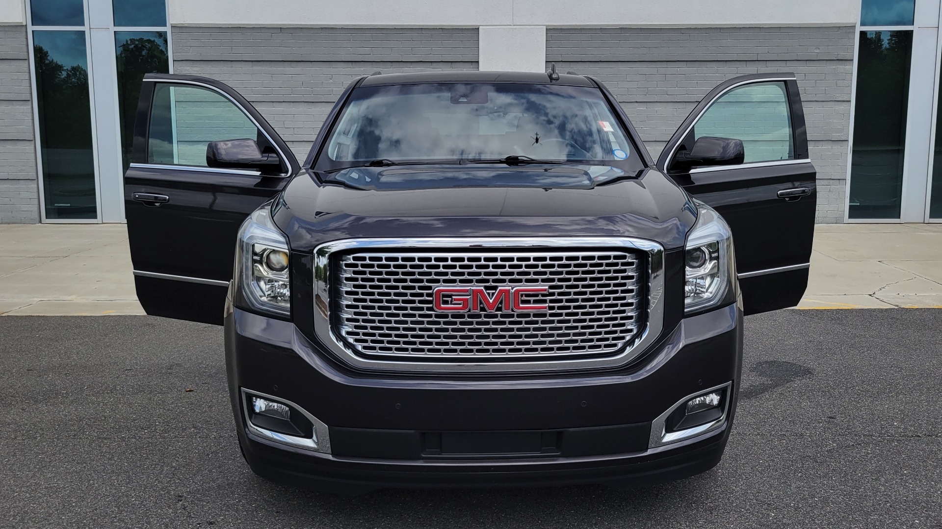 Used 2015 GMC YUKON DENALI 4WD / 6.2L / 8-SPD / NAV / BOSE / SUNROOF / CAMERA / 3-ROW for sale Sold at Formula Imports in Charlotte NC 28227 12