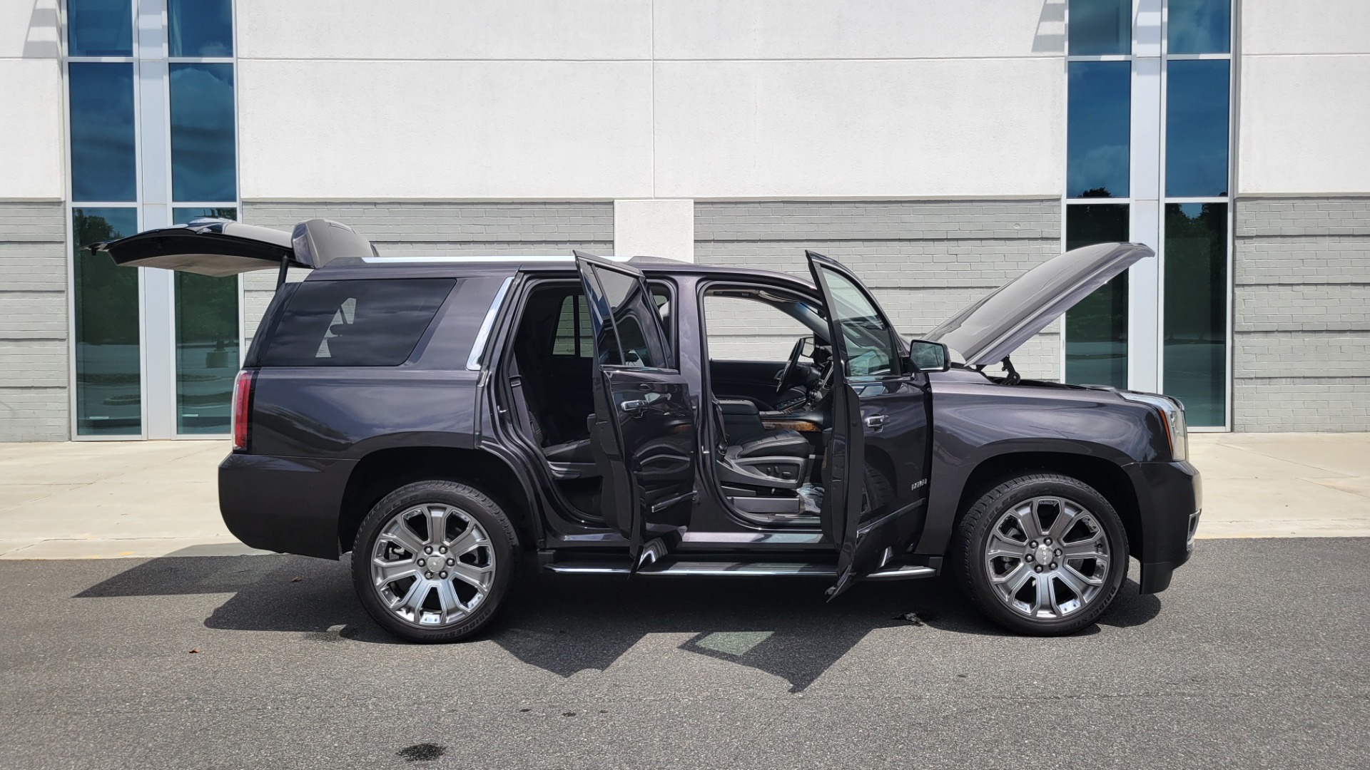 Used 2015 GMC YUKON DENALI 4WD / 6.2L / 8-SPD / NAV / BOSE / SUNROOF / CAMERA / 3-ROW for sale Sold at Formula Imports in Charlotte NC 28227 15