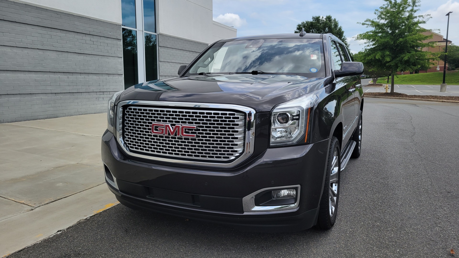 Used 2015 GMC YUKON DENALI 4WD / 6.2L / 8-SPD / NAV / BOSE / SUNROOF / CAMERA / 3-ROW for sale $36,500 at Formula Imports in Charlotte NC 28227 2