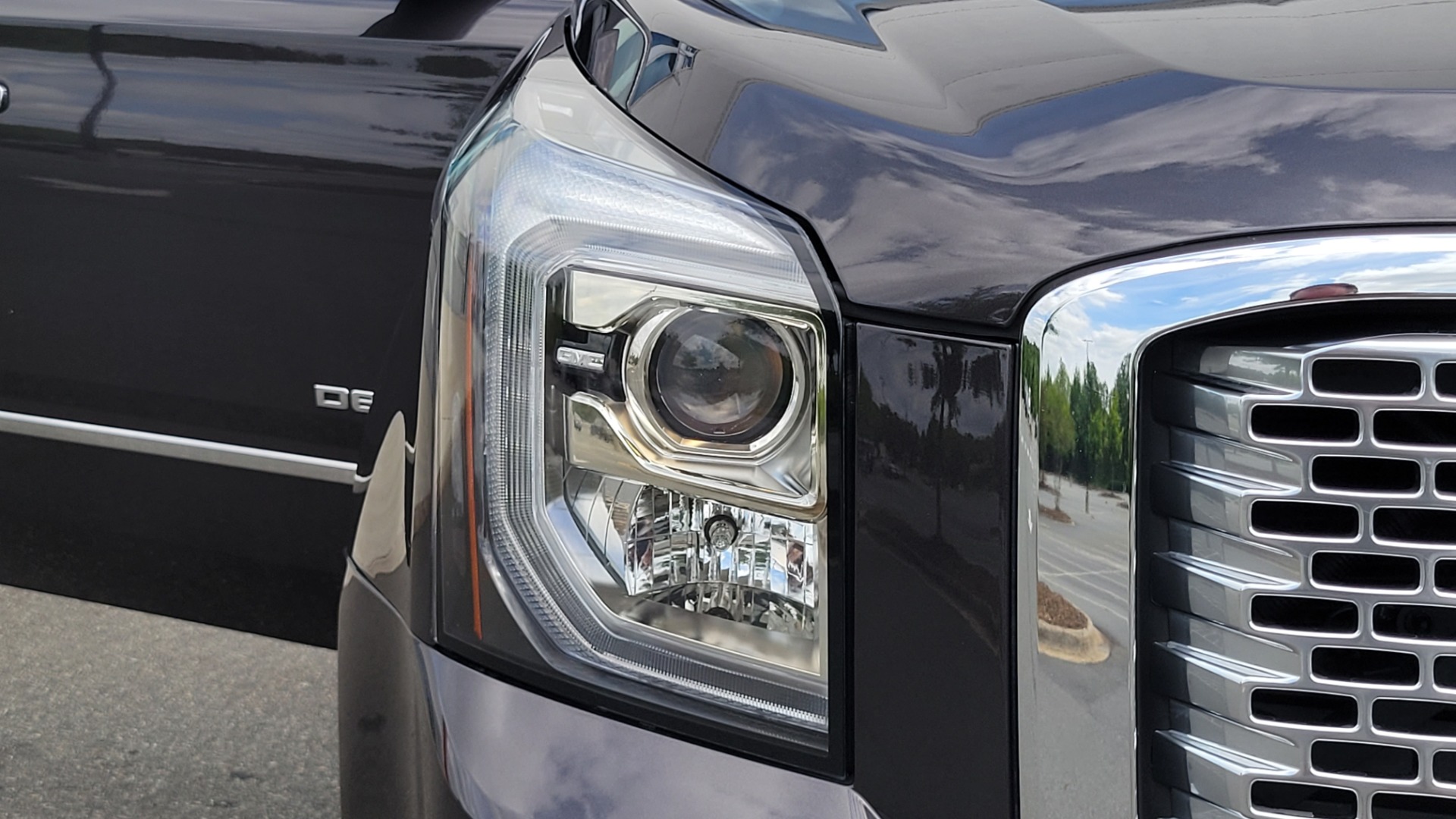 Used 2015 GMC YUKON DENALI 4WD / 6.2L / 8-SPD / NAV / BOSE / SUNROOF / CAMERA / 3-ROW for sale Sold at Formula Imports in Charlotte NC 28227 29