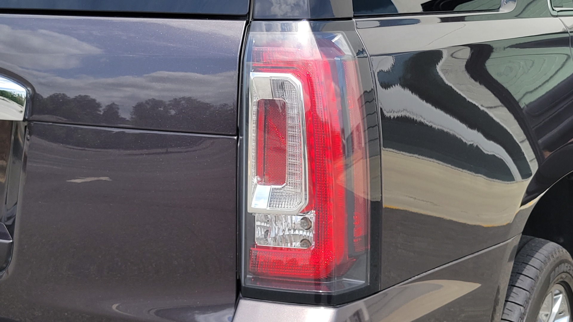 Used 2015 GMC YUKON DENALI 4WD / 6.2L / 8-SPD / NAV / BOSE / SUNROOF / CAMERA / 3-ROW for sale Sold at Formula Imports in Charlotte NC 28227 36