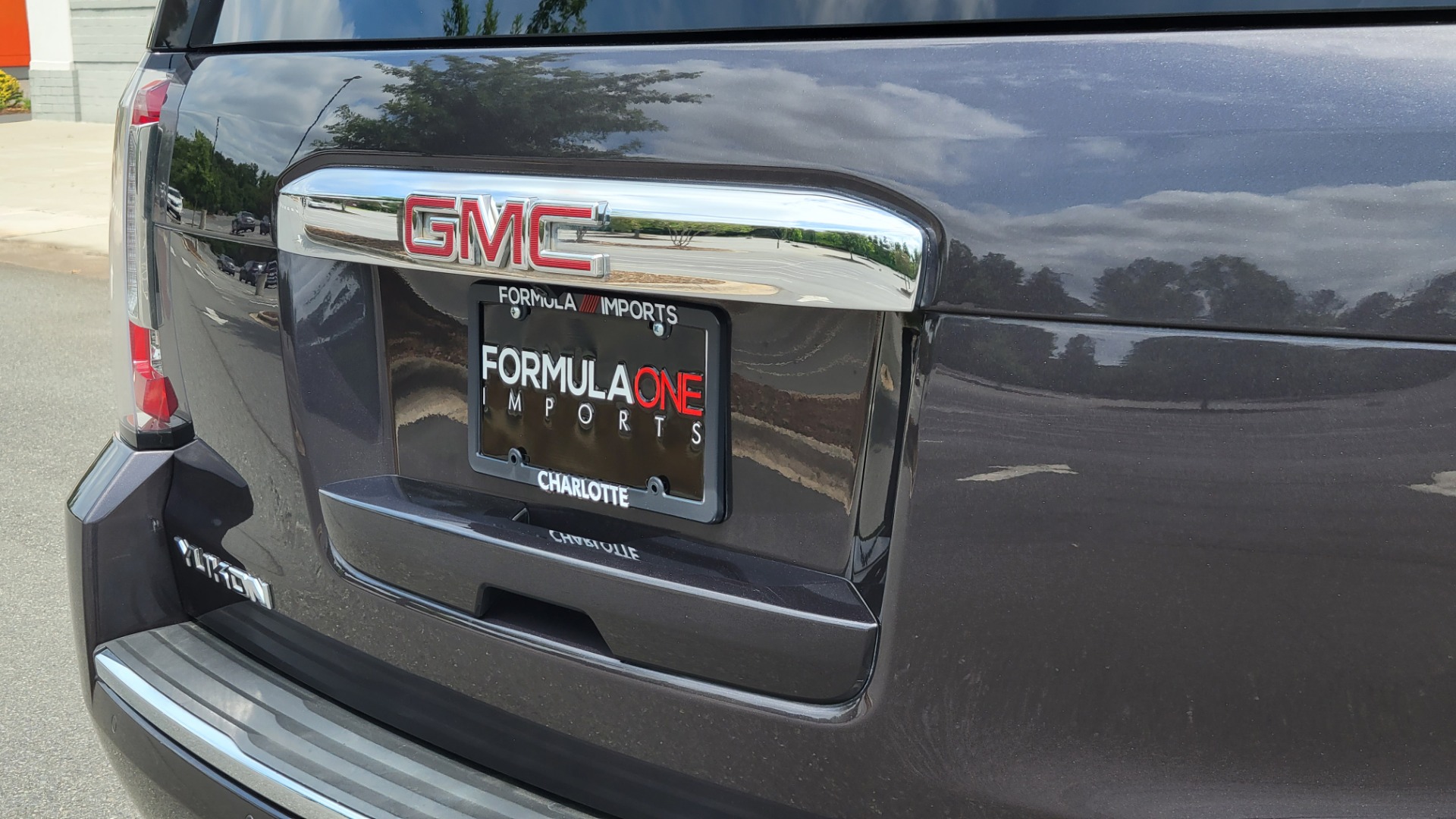 Used 2015 GMC YUKON DENALI 4WD / 6.2L / 8-SPD / NAV / BOSE / SUNROOF / CAMERA / 3-ROW for sale Sold at Formula Imports in Charlotte NC 28227 37