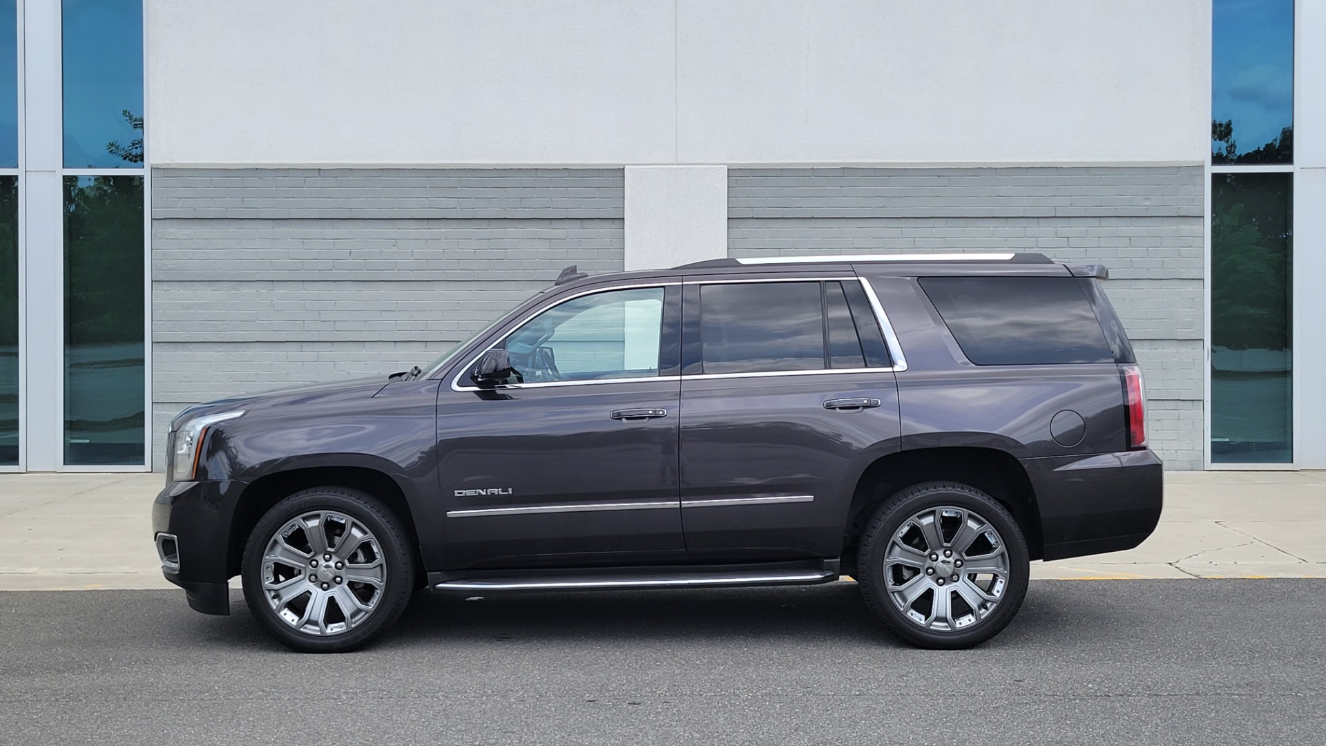 Used 2015 GMC YUKON DENALI 4WD / 6.2L / 8-SPD / NAV / BOSE / SUNROOF / CAMERA / 3-ROW for sale Sold at Formula Imports in Charlotte NC 28227 4