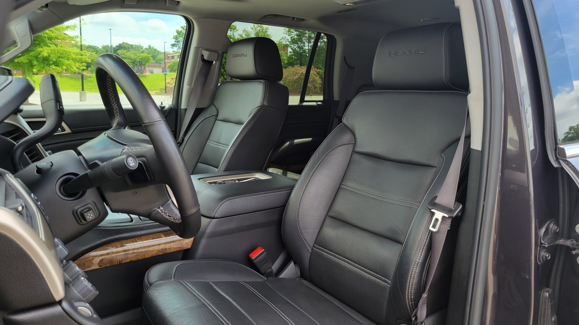Used 2015 GMC YUKON DENALI 4WD / 6.2L / 8-SPD / NAV / BOSE / SUNROOF / CAMERA / 3-ROW for sale $36,500 at Formula Imports in Charlotte NC 28227 43