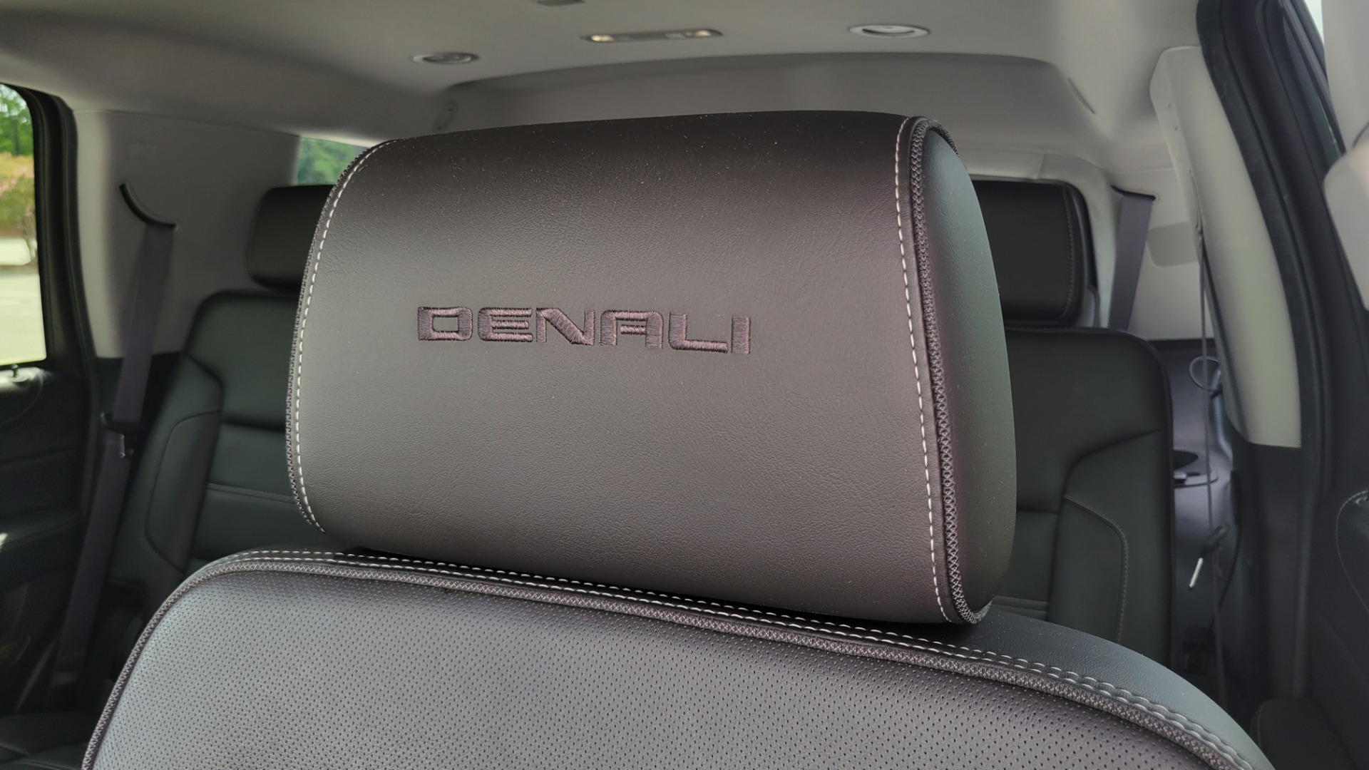Used 2015 GMC YUKON DENALI 4WD / 6.2L / 8-SPD / NAV / BOSE / SUNROOF / CAMERA / 3-ROW for sale Sold at Formula Imports in Charlotte NC 28227 44