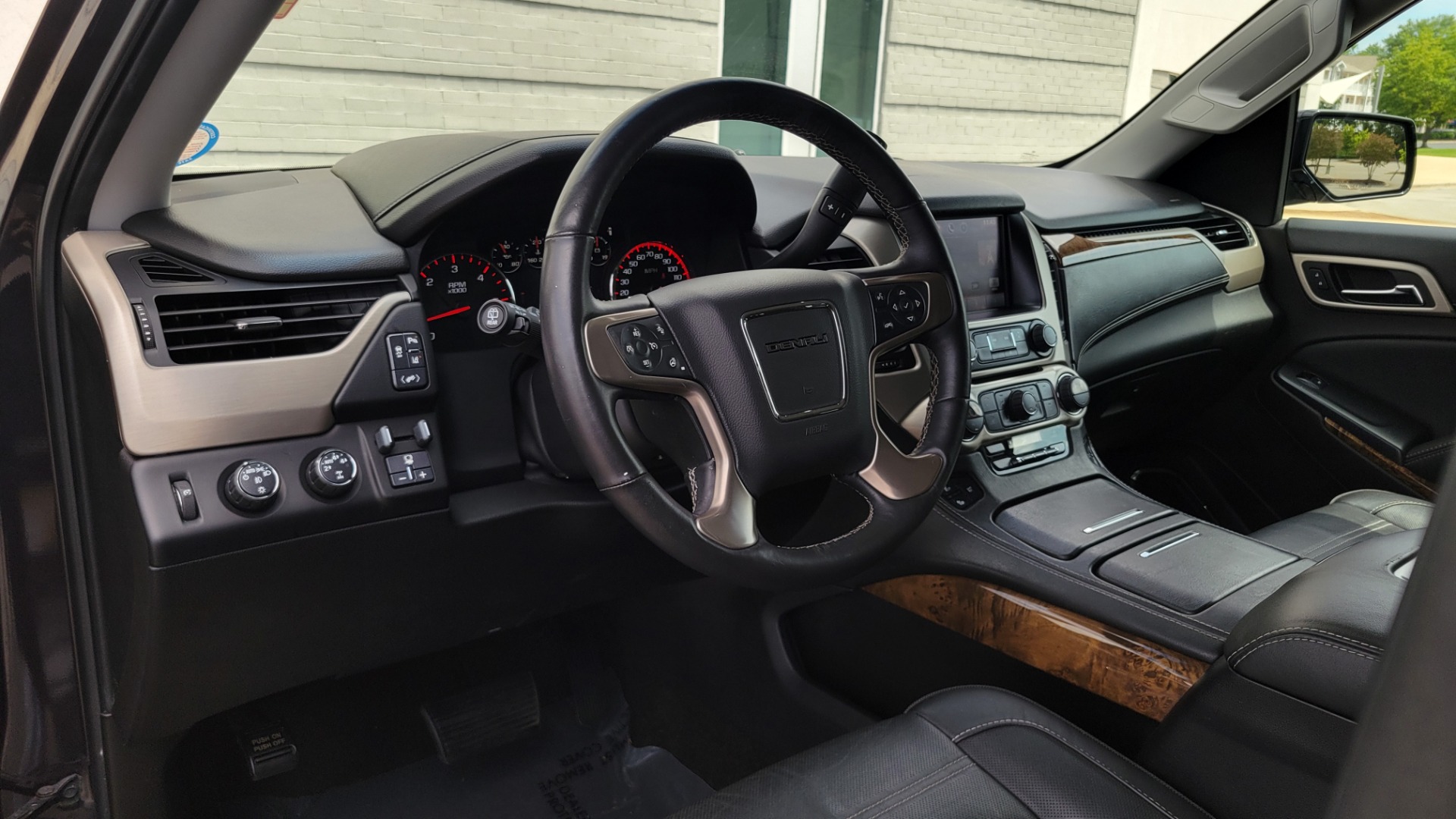 Used 2015 GMC YUKON DENALI 4WD / 6.2L / 8-SPD / NAV / BOSE / SUNROOF / CAMERA / 3-ROW for sale Sold at Formula Imports in Charlotte NC 28227 45