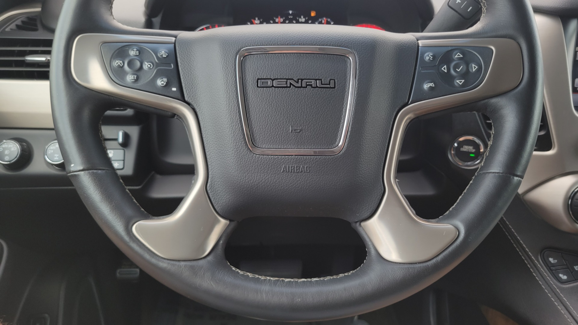 Used 2015 GMC YUKON DENALI 4WD / 6.2L / 8-SPD / NAV / BOSE / SUNROOF / CAMERA / 3-ROW for sale $36,500 at Formula Imports in Charlotte NC 28227 47