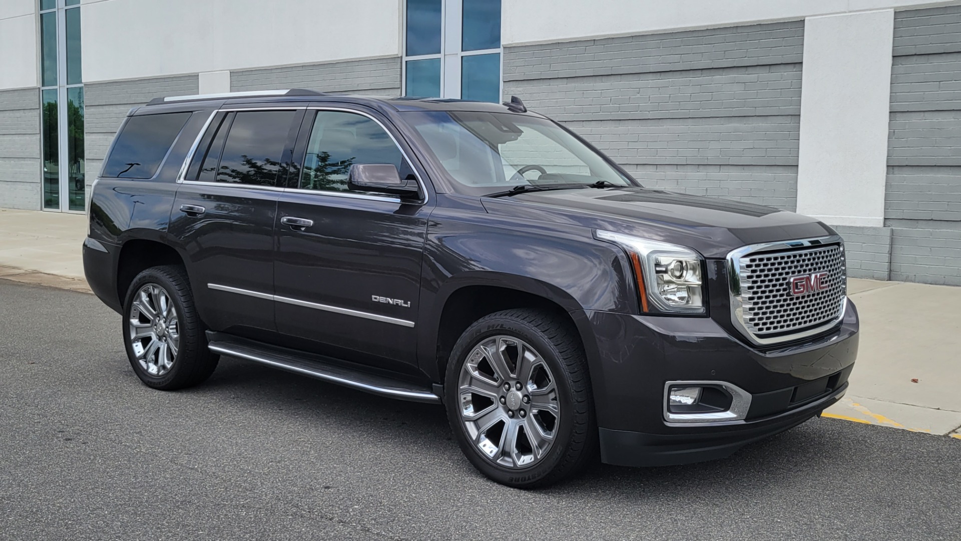 Used 2015 GMC YUKON DENALI 4WD / 6.2L / 8-SPD / NAV / BOSE / SUNROOF / CAMERA / 3-ROW for sale Sold at Formula Imports in Charlotte NC 28227 7