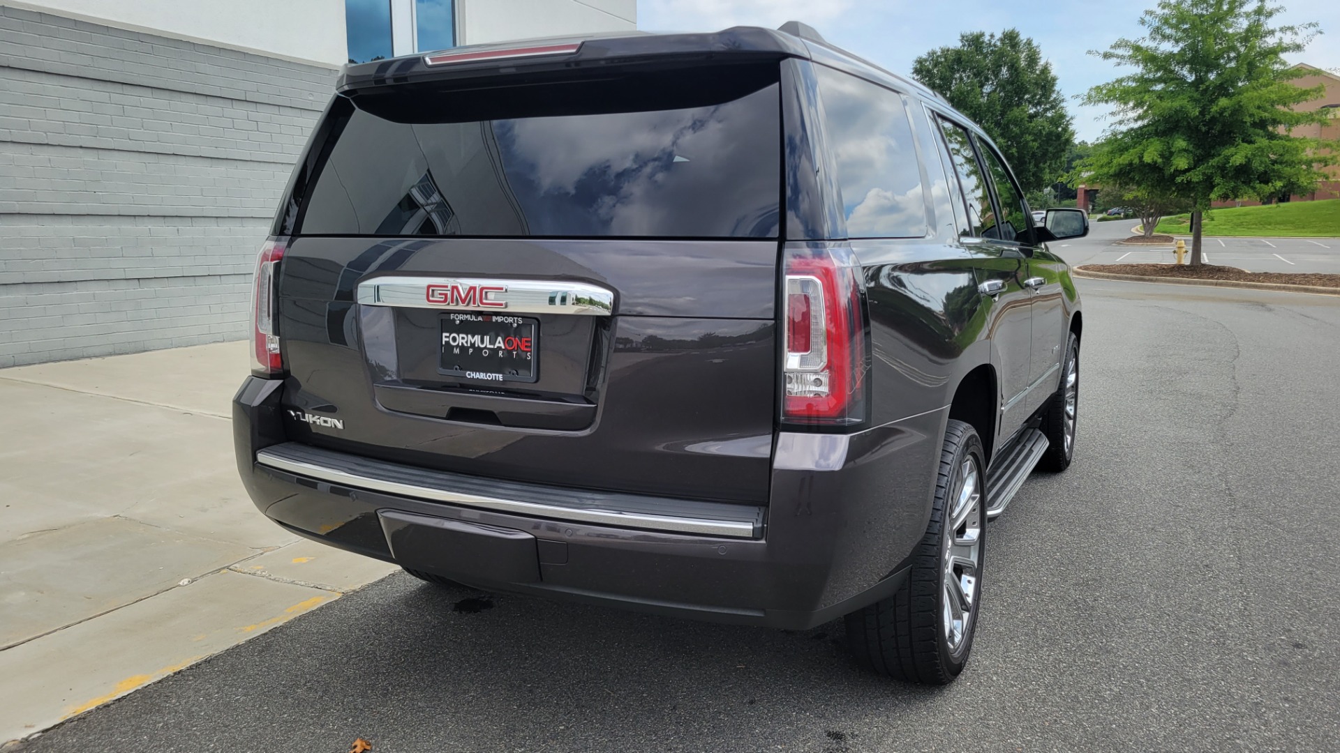 Used 2015 GMC YUKON DENALI 4WD / 6.2L / 8-SPD / NAV / BOSE / SUNROOF / CAMERA / 3-ROW for sale Sold at Formula Imports in Charlotte NC 28227 8