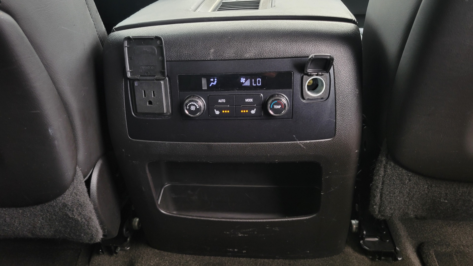 Used 2015 GMC YUKON DENALI 4WD / 6.2L / 8-SPD / NAV / BOSE / SUNROOF / CAMERA / 3-ROW for sale Sold at Formula Imports in Charlotte NC 28227 98