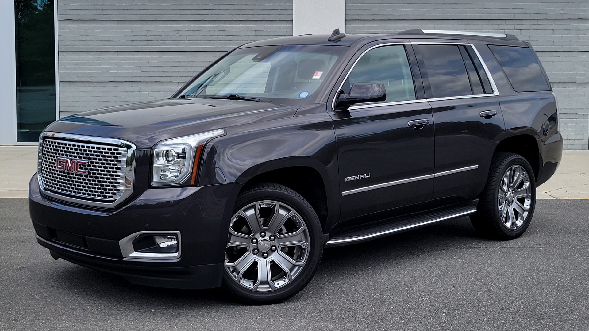 Used 2015 GMC YUKON DENALI 4WD / 6.2L / 8-SPD / NAV / BOSE / SUNROOF / CAMERA / 3-ROW for sale $36,500 at Formula Imports in Charlotte NC 28227 1