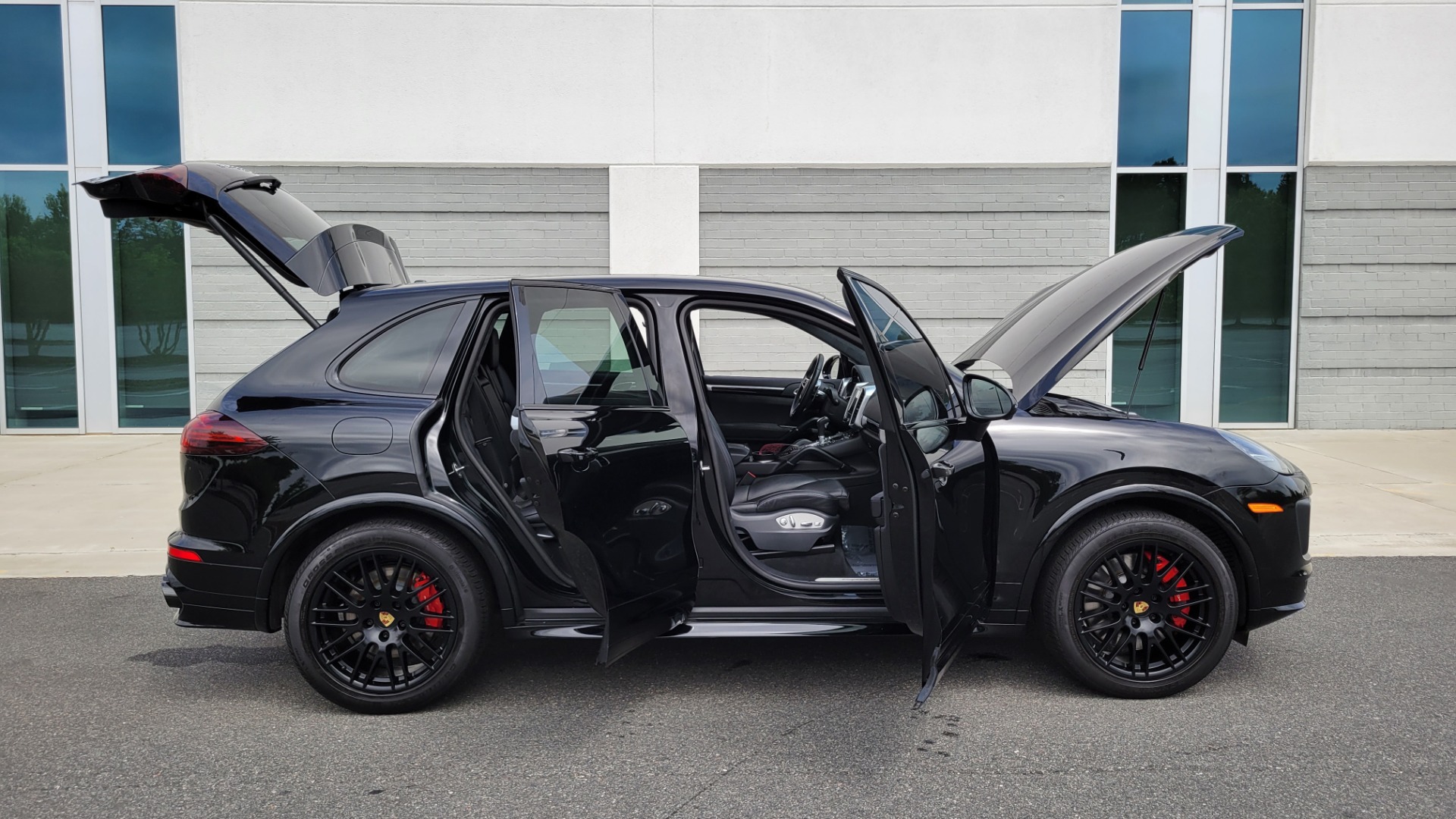 Used 2017 Porsche CAYENNE GTS 3.6L / NAV / SUNROOF / BOSE / PARK ASST / LCA / CAMERA for sale $64,995 at Formula Imports in Charlotte NC 28227 11