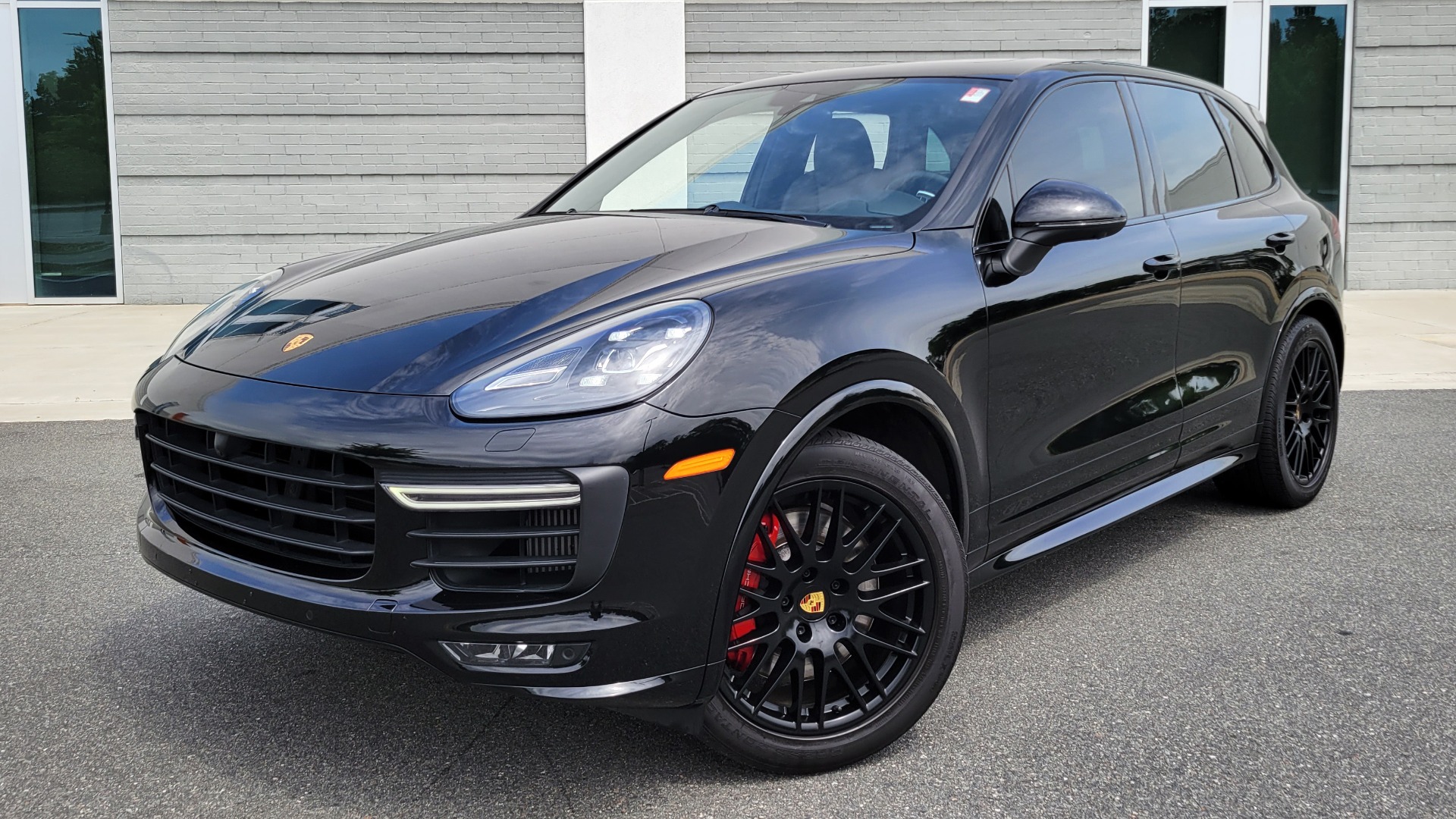 Used 2017 Porsche CAYENNE GTS 3.6L / NAV / SUNROOF / BOSE / PARK ASST / LCA / CAMERA for sale $64,995 at Formula Imports in Charlotte NC 28227 5