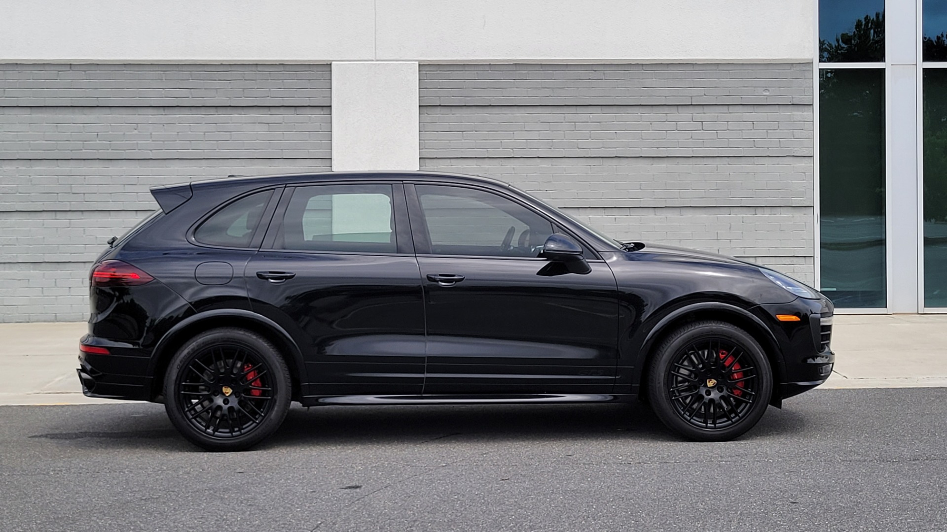 Used 2017 Porsche CAYENNE GTS 3.6L / NAV / SUNROOF / BOSE / PARK ASST / LCA / CAMERA for sale Sold at Formula Imports in Charlotte NC 28227 7