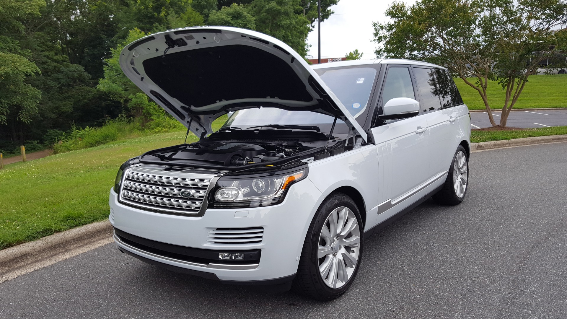 Used 2016 Land Rover RANGE ROVER SC V8 / DRVR ASST / VSN ASST / MERIDIAN / SNRF / BLIND SPOT for sale Sold at Formula Imports in Charlotte NC 28227 10