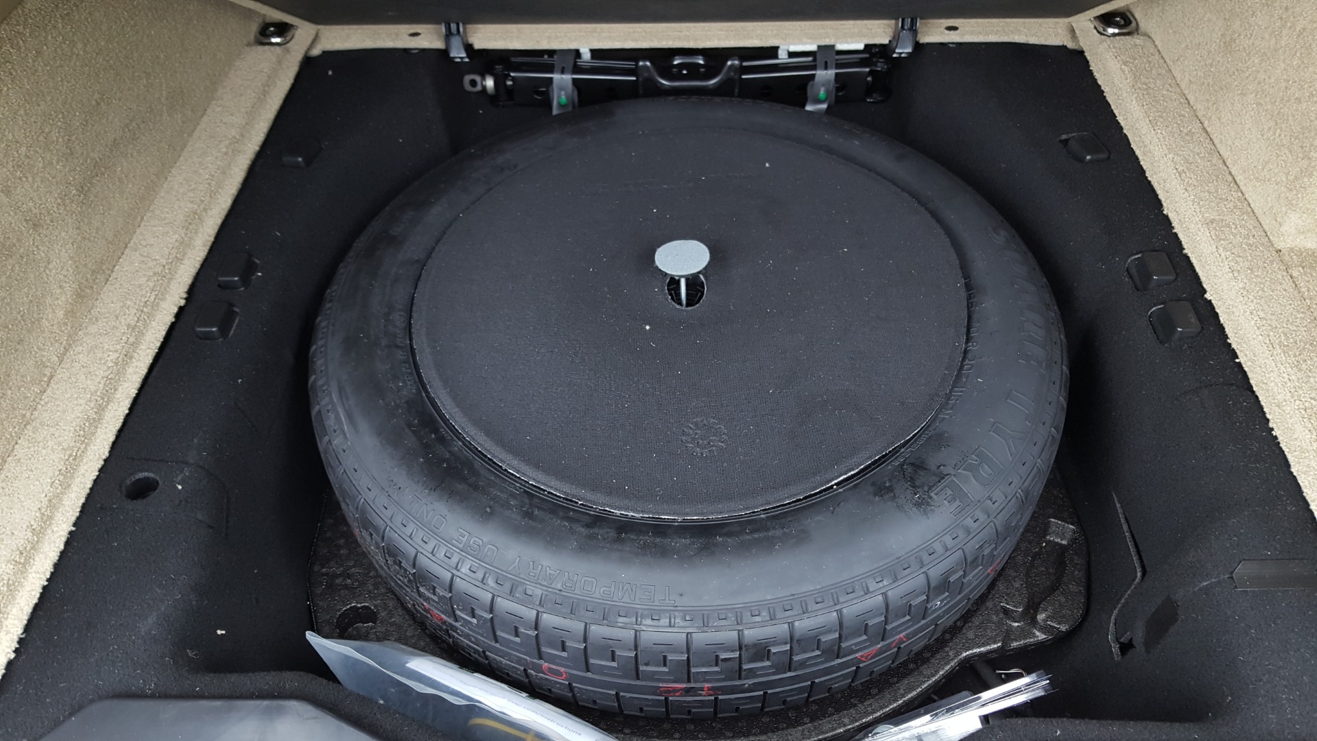 Used 2016 Land Rover RANGE ROVER SC V8 / DRVR ASST / VSN ASST / MERIDIAN / SNRF / BLIND SPOT for sale Sold at Formula Imports in Charlotte NC 28227 21