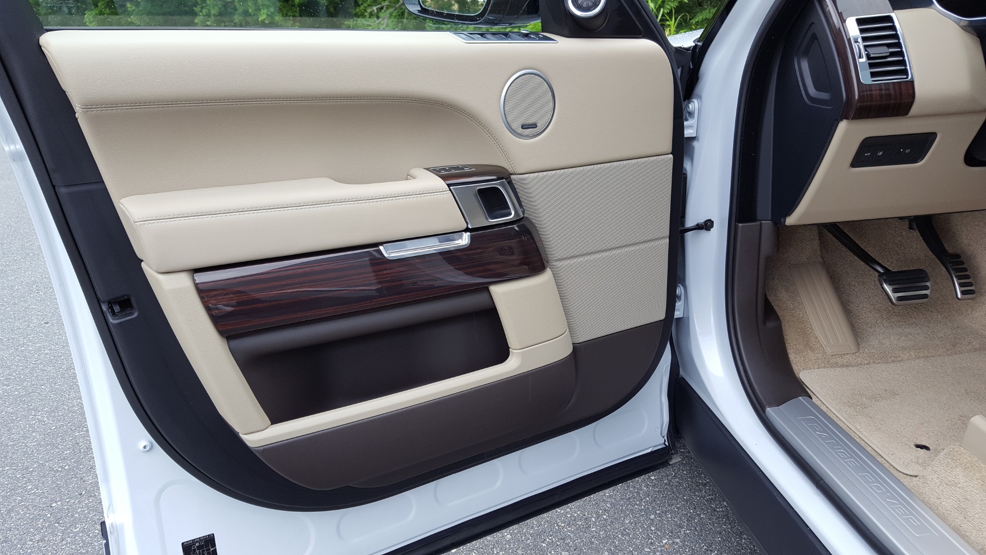 Used 2016 Land Rover RANGE ROVER SC V8 / DRVR ASST / VSN ASST / MERIDIAN / SNRF / BLIND SPOT for sale Sold at Formula Imports in Charlotte NC 28227 26