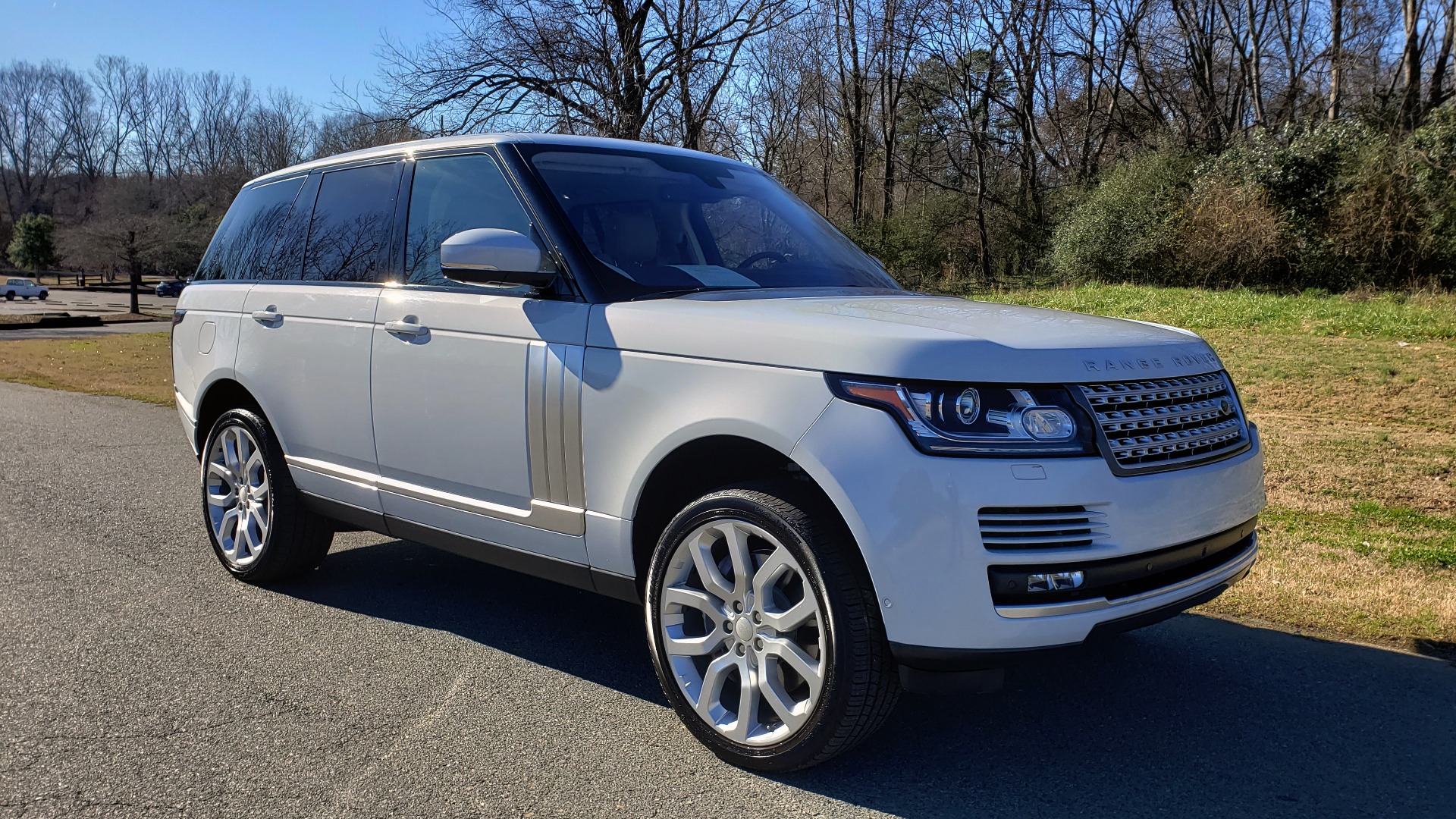 Used 2016 Land Rover RANGE ROVER SC V8 / DRVR ASST / VSN ASST / MERIDIAN / SNRF / BLIND SPOT for sale Sold at Formula Imports in Charlotte NC 28227 4