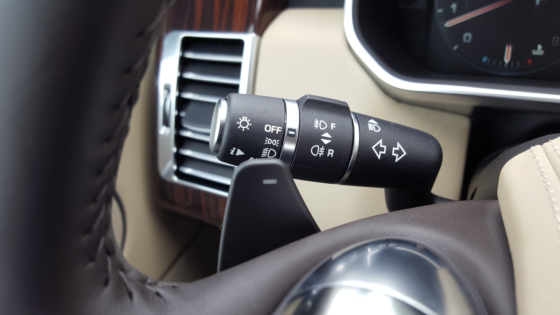 Used 2016 Land Rover RANGE ROVER SC V8 / DRVR ASST / VSN ASST / MERIDIAN / SNRF / BLIND SPOT for sale Sold at Formula Imports in Charlotte NC 28227 41