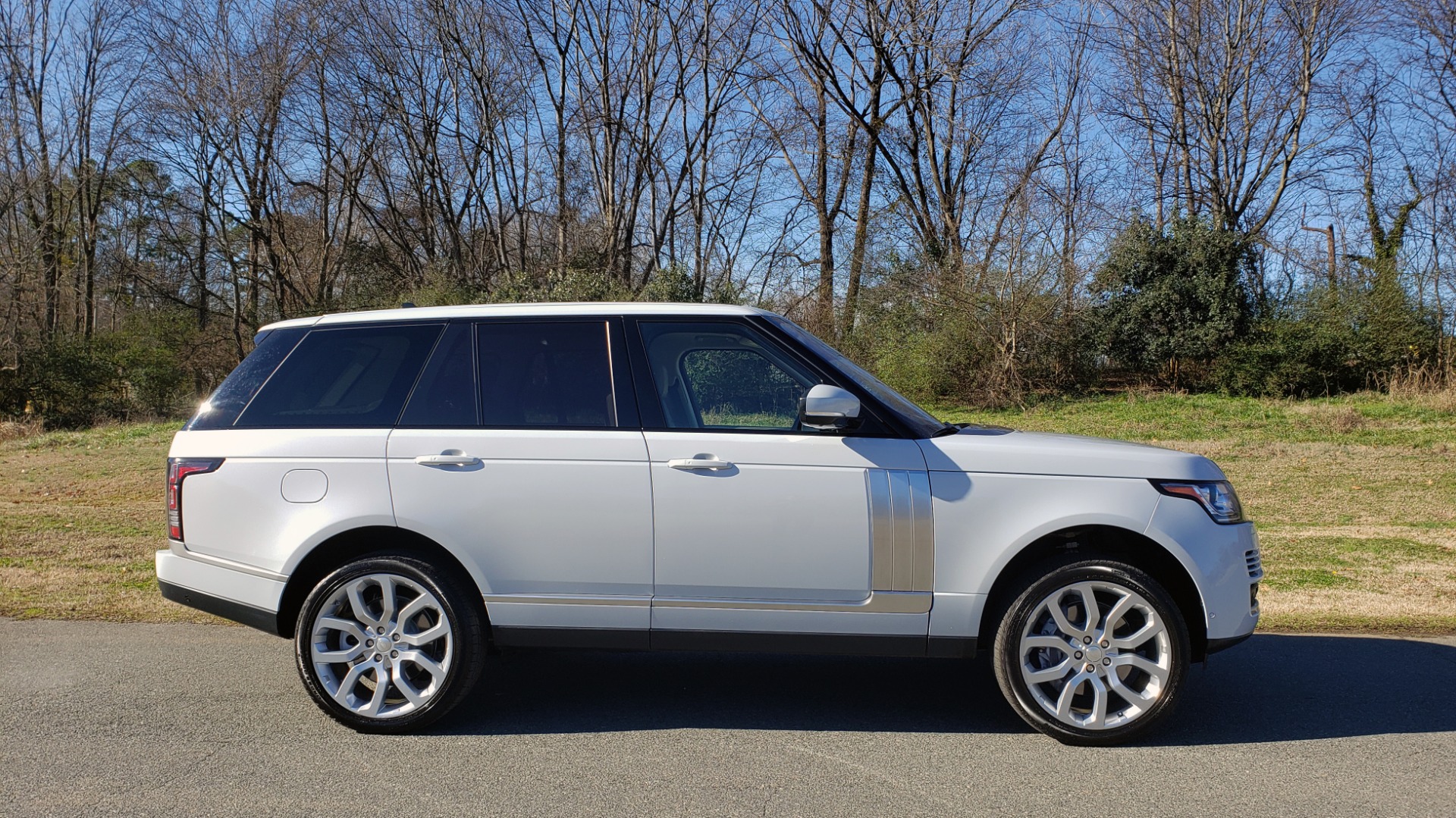 Used 2016 Land Rover RANGE ROVER SC V8 / DRVR ASST / VSN ASST / MERIDIAN / SNRF / BLIND SPOT for sale Sold at Formula Imports in Charlotte NC 28227 5