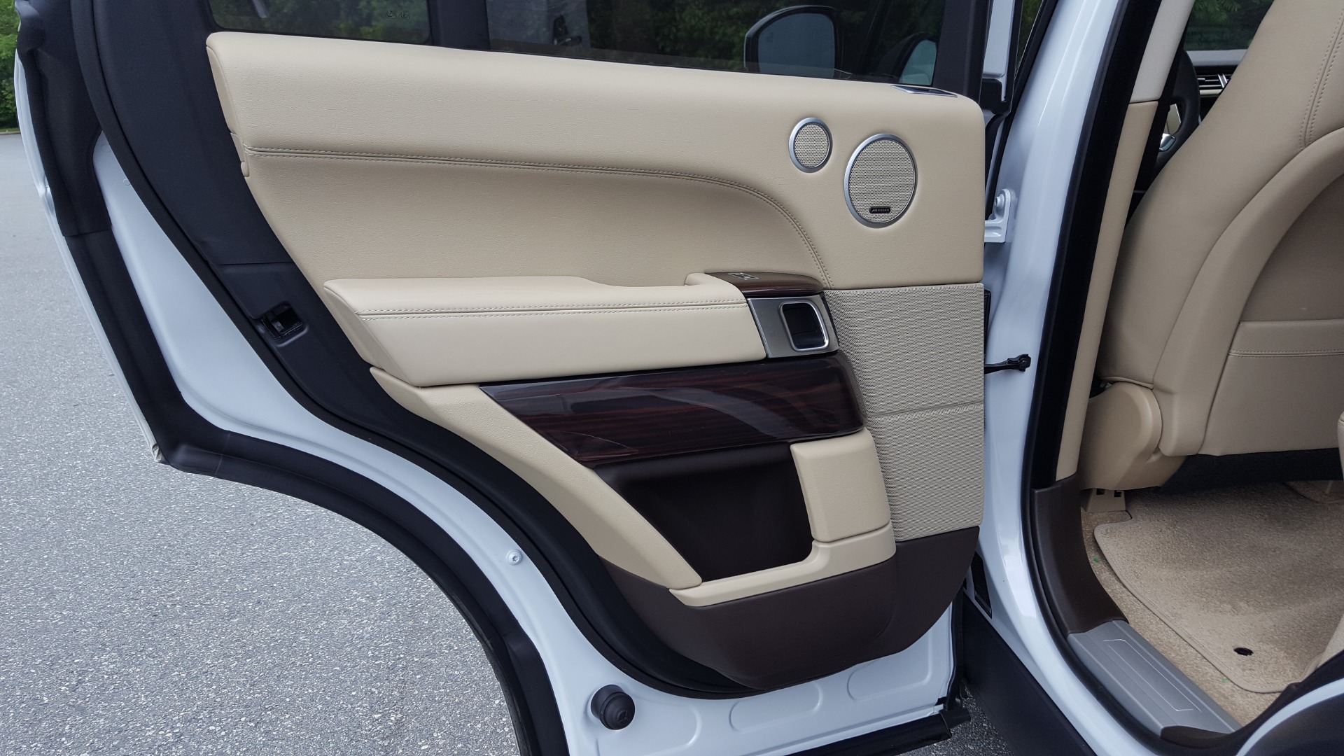 Used 2016 Land Rover RANGE ROVER SC V8 / DRVR ASST / VSN ASST / MERIDIAN / SNRF / BLIND SPOT for sale Sold at Formula Imports in Charlotte NC 28227 62