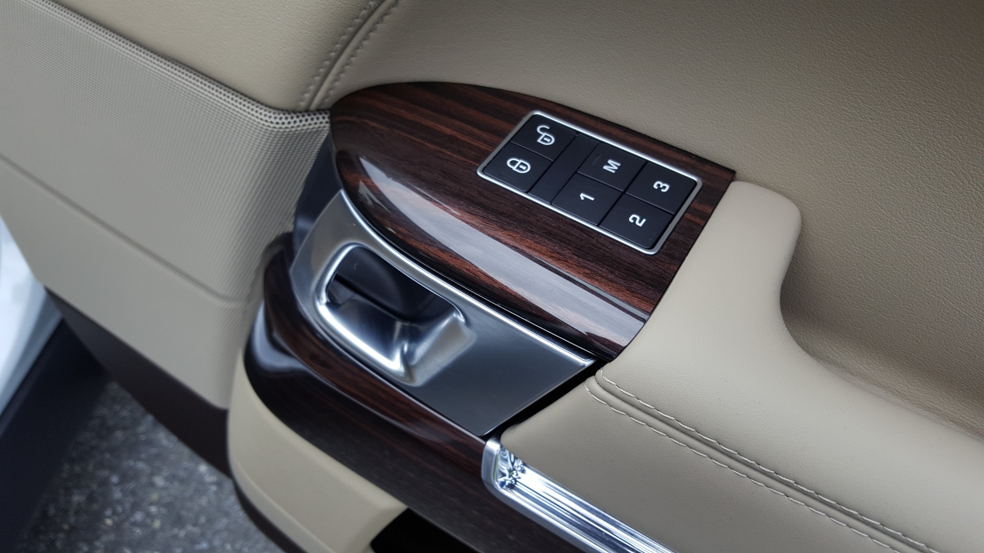 Used 2016 Land Rover RANGE ROVER SC V8 / DRVR ASST / VSN ASST / MERIDIAN / SNRF / BLIND SPOT for sale Sold at Formula Imports in Charlotte NC 28227 71
