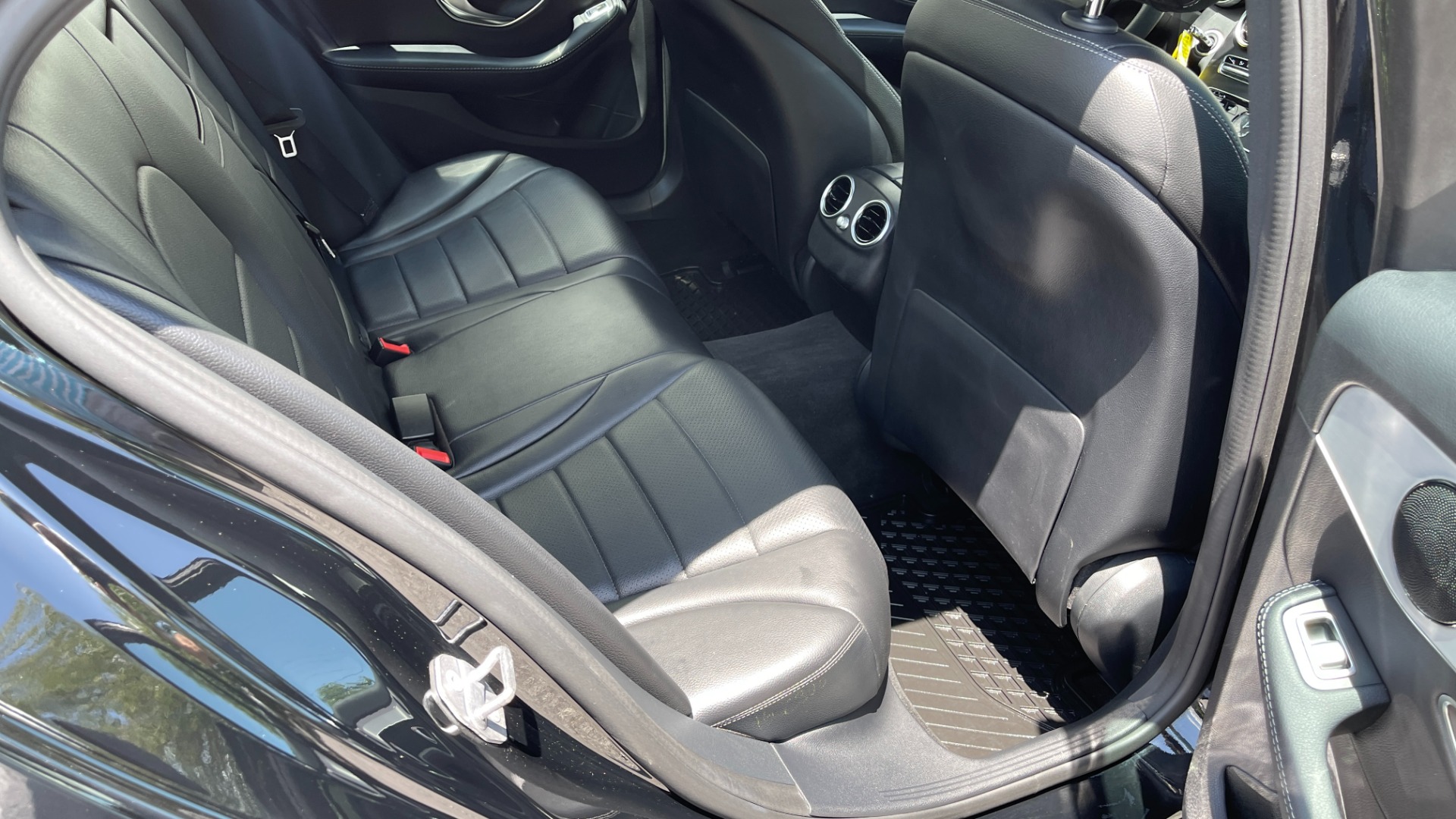 Used 2018 Mercedes-Benz C-Class C 300 / PREMIUM / REVIEW CAM / HTD SEATS / 18IN WHEELS for sale $27,999 at Formula Imports in Charlotte NC 28227 12