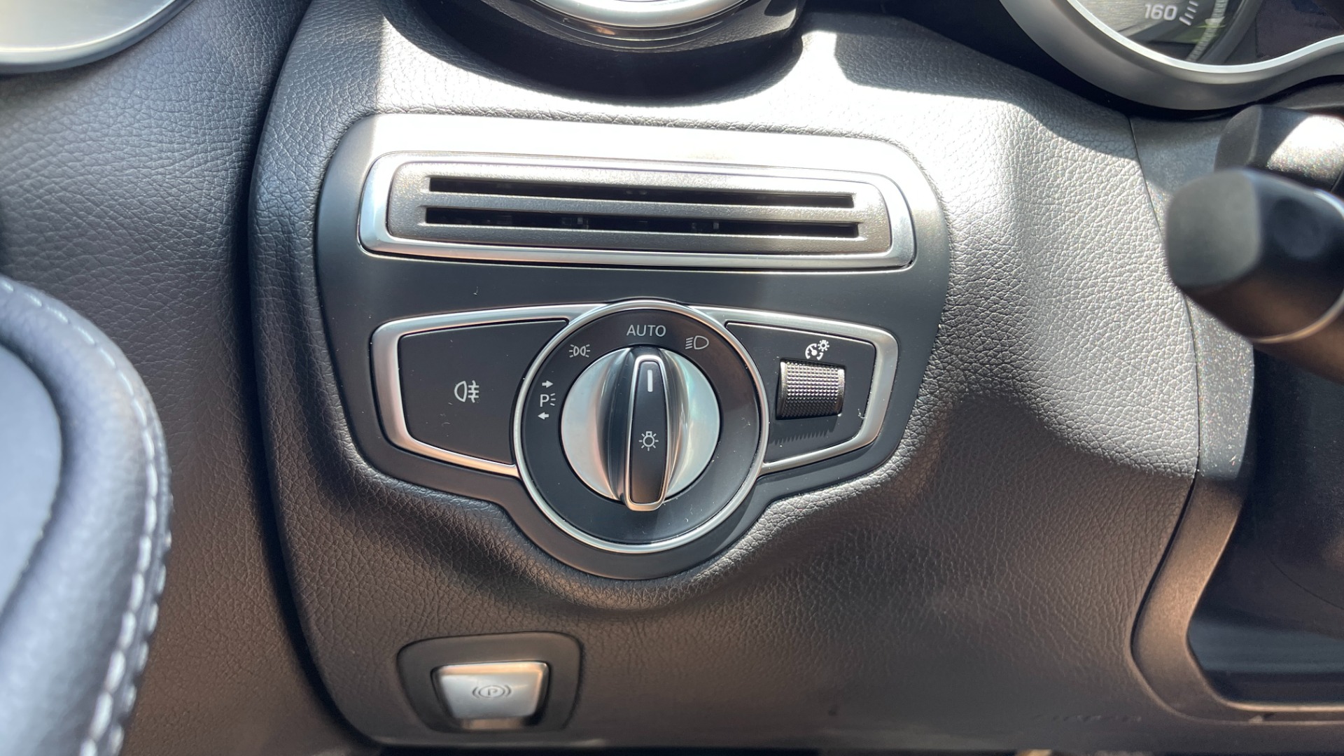 Used 2018 Mercedes-Benz C-Class C 300 / PREMIUM / REVIEW CAM / HTD SEATS / 18IN WHEELS for sale Sold at Formula Imports in Charlotte NC 28227 16
