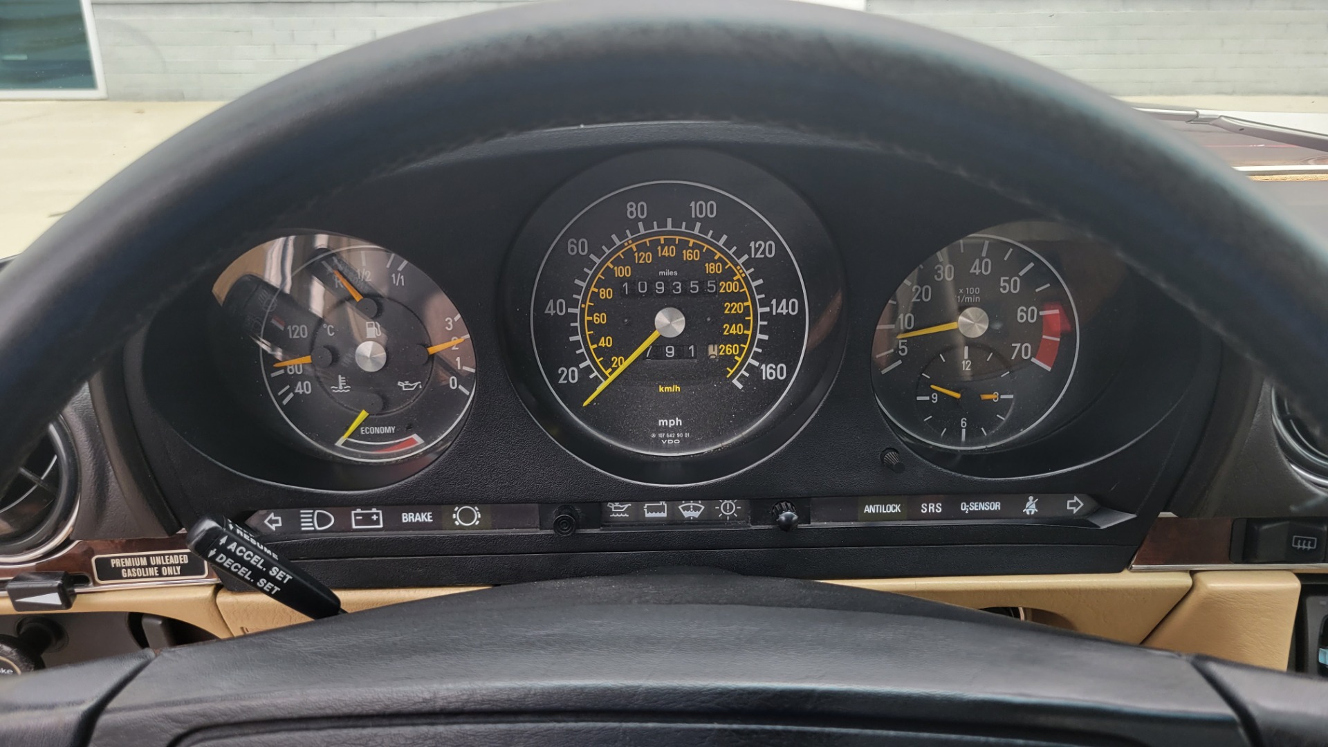 Used 1987 Mercedes-Benz 560 SERIES 560SL ROADSTER / 5.6L V8 / AUTO / LEATHER / ALPINE for sale $16,700 at Formula Imports in Charlotte NC 28227 37