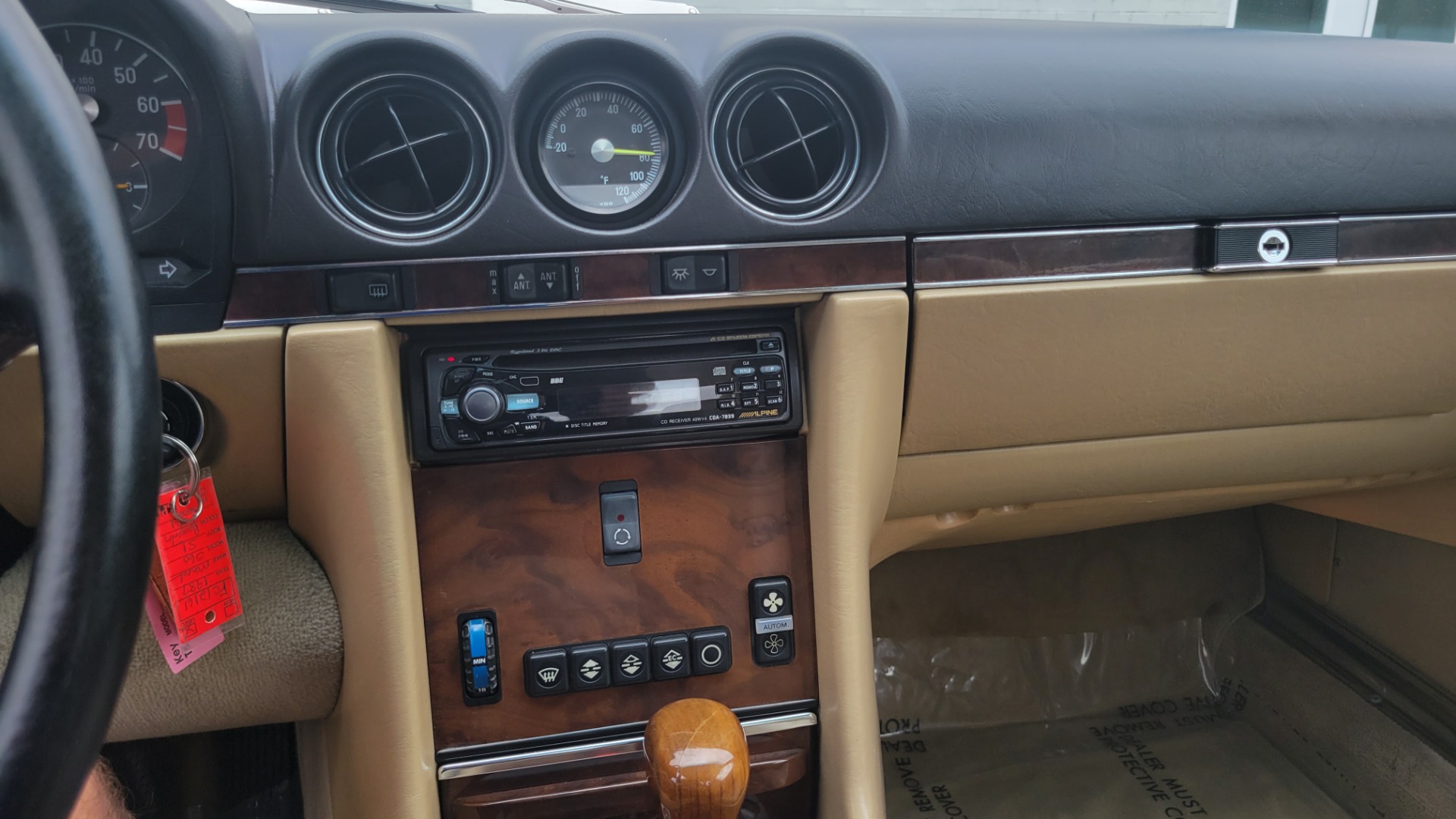 Used 1987 Mercedes-Benz 560 SERIES 560SL ROADSTER / 5.6L V8 / AUTO / LEATHER / ALPINE for sale $16,700 at Formula Imports in Charlotte NC 28227 38