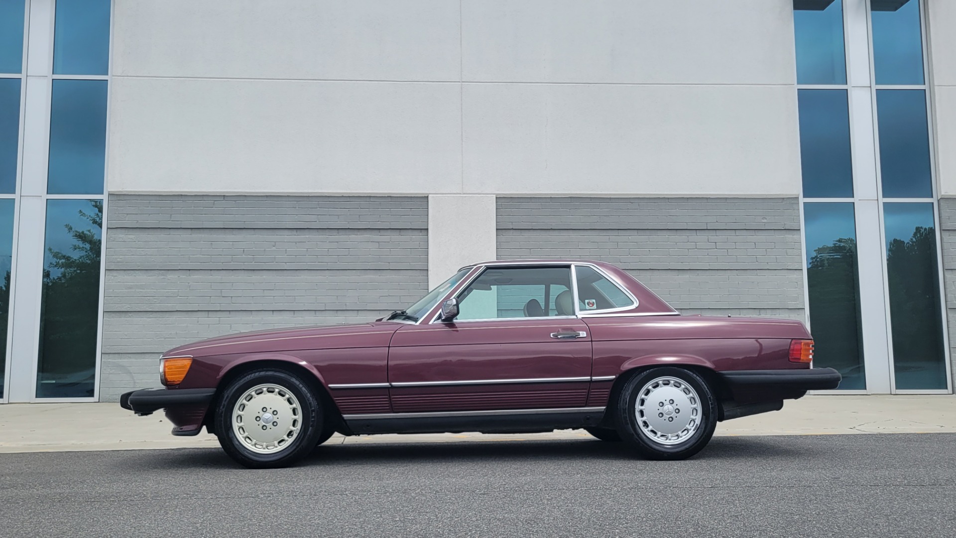 Used 1987 Mercedes-Benz 560 SERIES 560SL ROADSTER / 5.6L V8 / AUTO / LEATHER / ALPINE for sale $16,700 at Formula Imports in Charlotte NC 28227 5