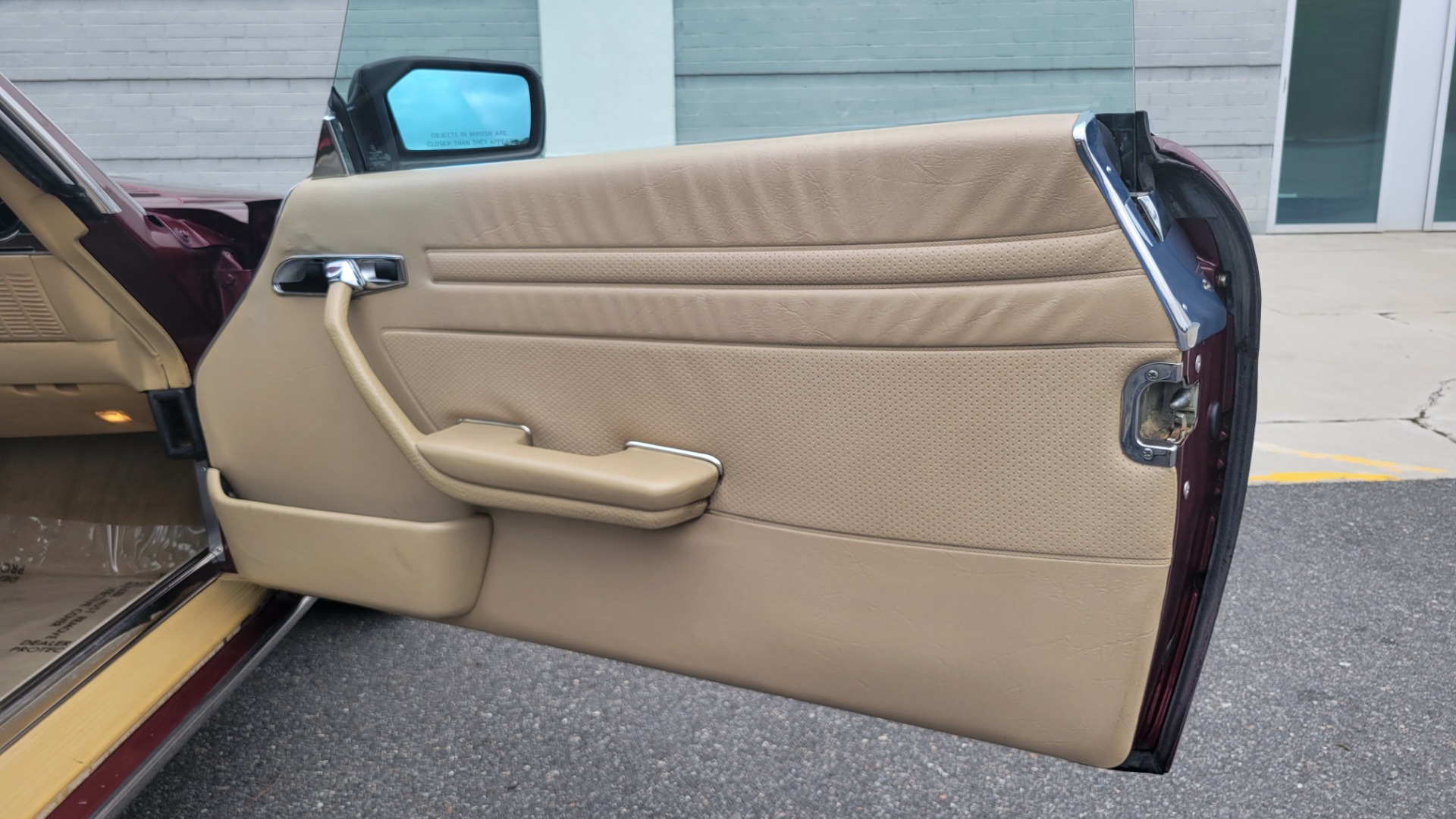 Used 1987 Mercedes-Benz 560 SERIES 560SL ROADSTER / 5.6L V8 / AUTO / LEATHER / ALPINE for sale $16,700 at Formula Imports in Charlotte NC 28227 50