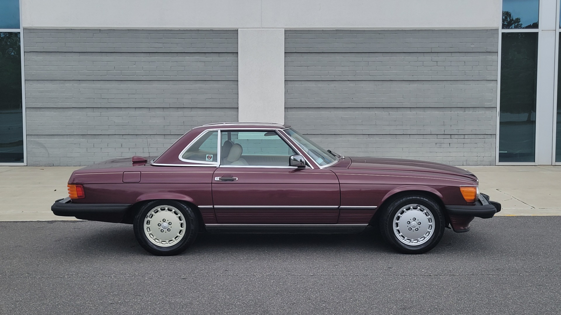 Used 1987 Mercedes-Benz 560 SERIES 560SL ROADSTER / 5.6L V8 / AUTO / LEATHER / ALPINE for sale $16,700 at Formula Imports in Charlotte NC 28227 7