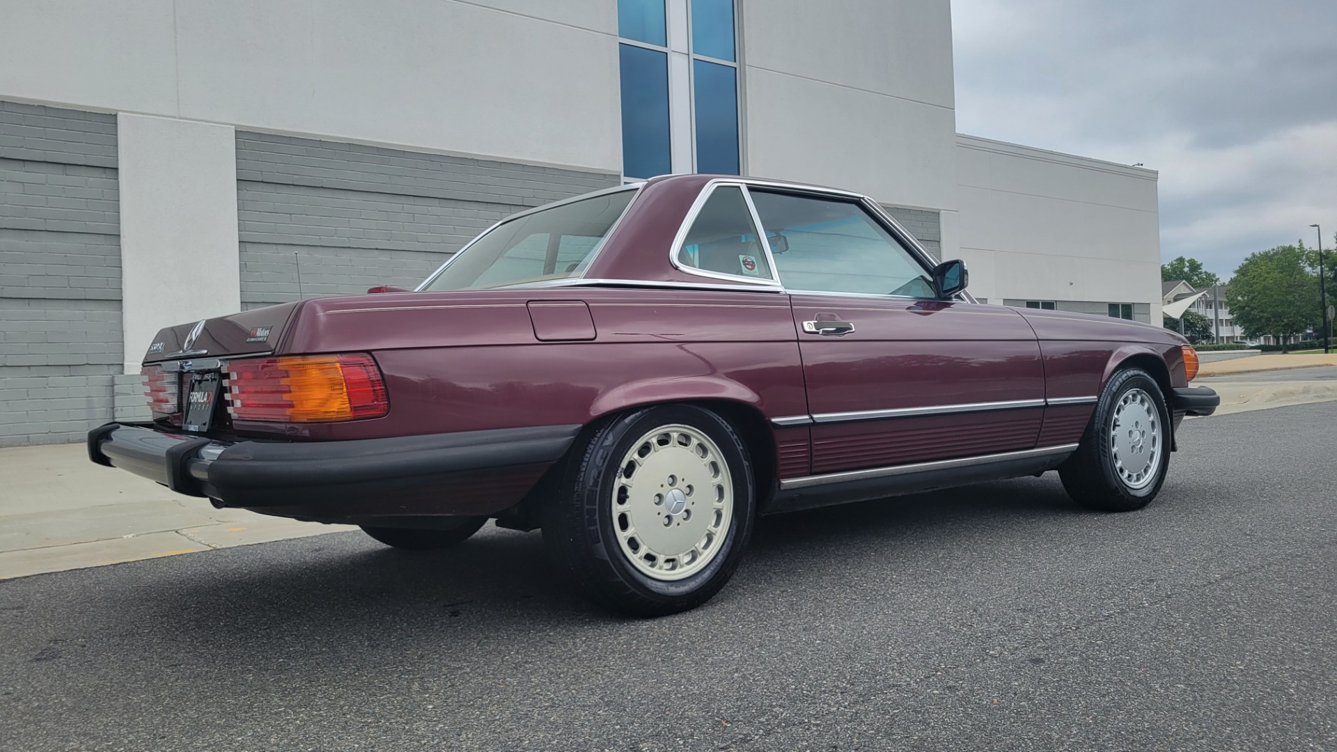 Used 1987 Mercedes-Benz 560 SERIES 560SL ROADSTER / 5.6L V8 / AUTO / LEATHER / ALPINE for sale $16,700 at Formula Imports in Charlotte NC 28227 8