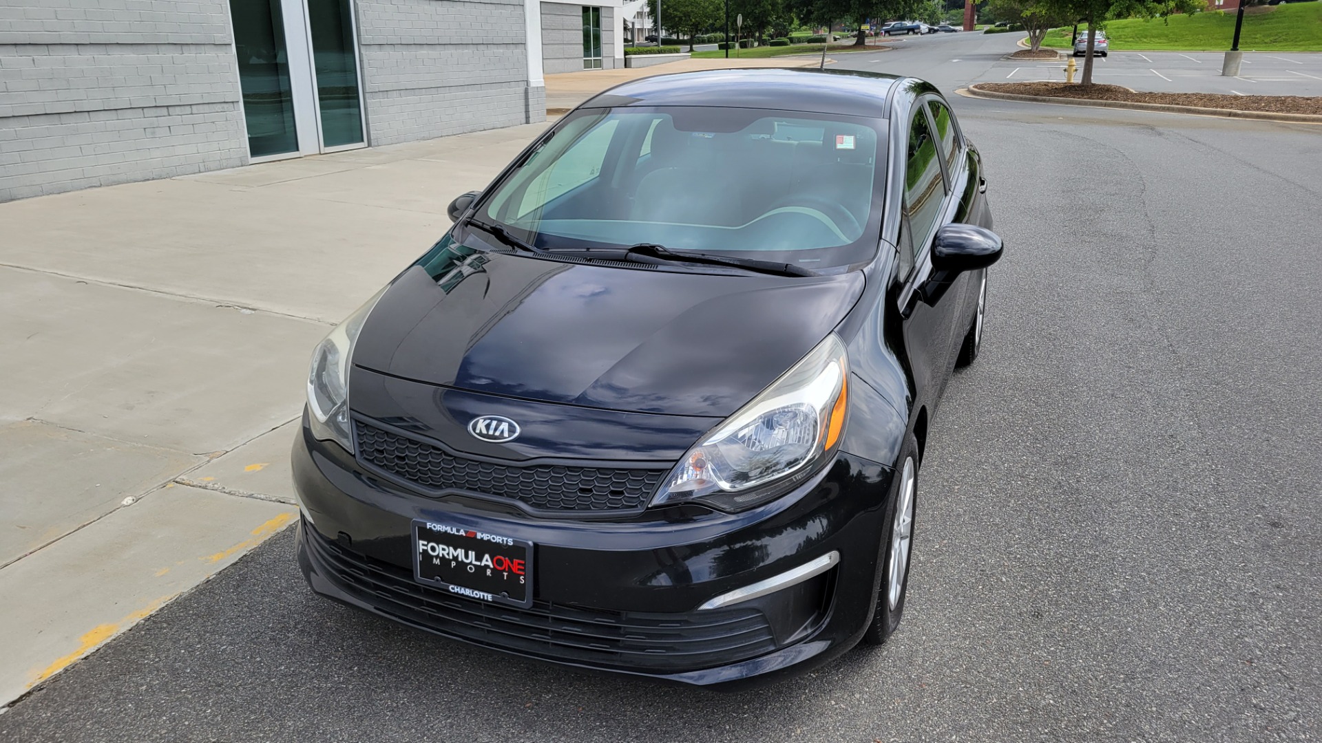 Used 2017 Kia RIO LX SEDAN / 1.6L 4-CYL / AUTO / POWER PACKAGE / 36MPG for sale Sold at Formula Imports in Charlotte NC 28227 2