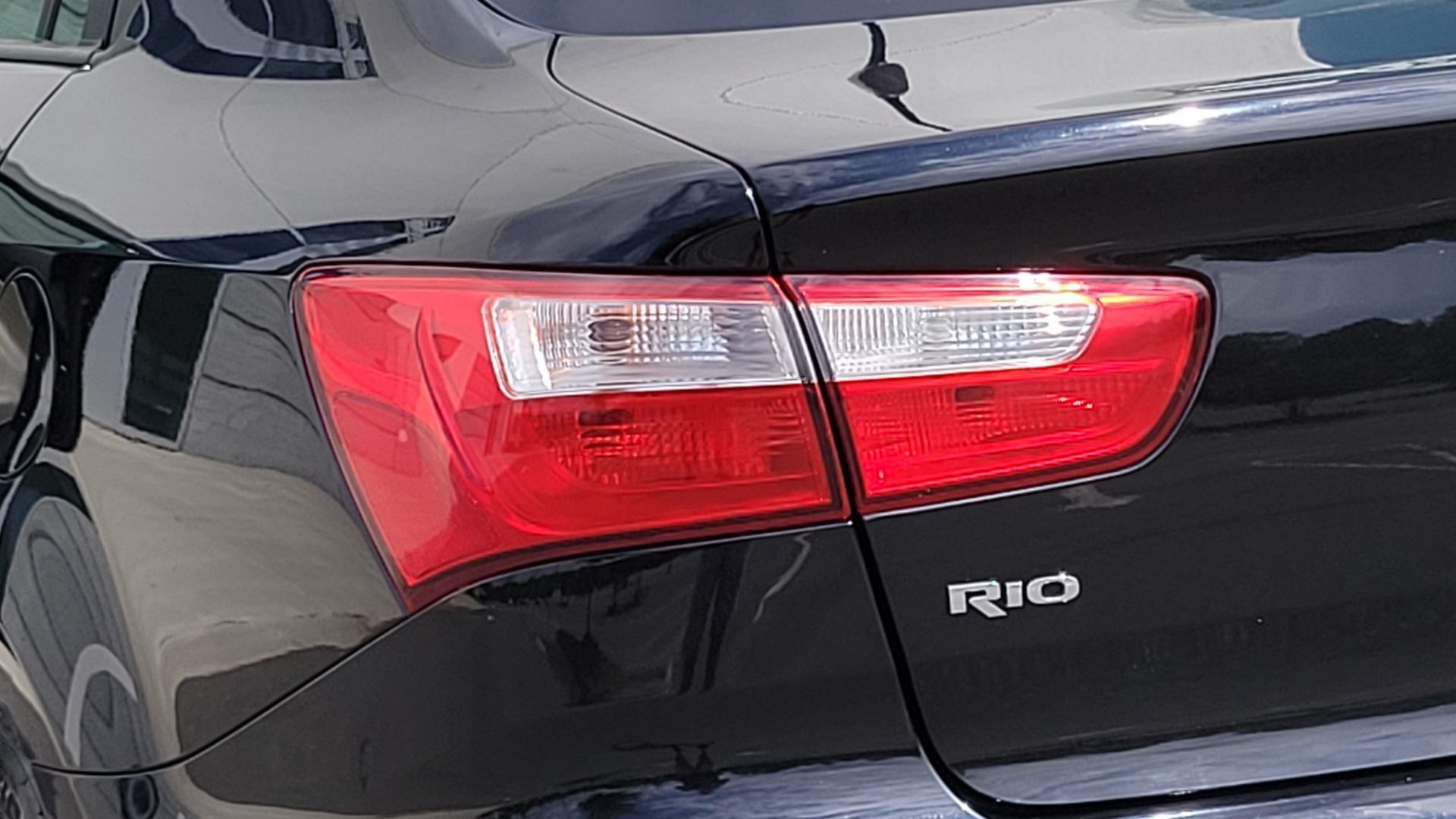 Used 2017 Kia RIO LX SEDAN / 1.6L 4-CYL / AUTO / POWER PACKAGE / 36MPG for sale Sold at Formula Imports in Charlotte NC 28227 24