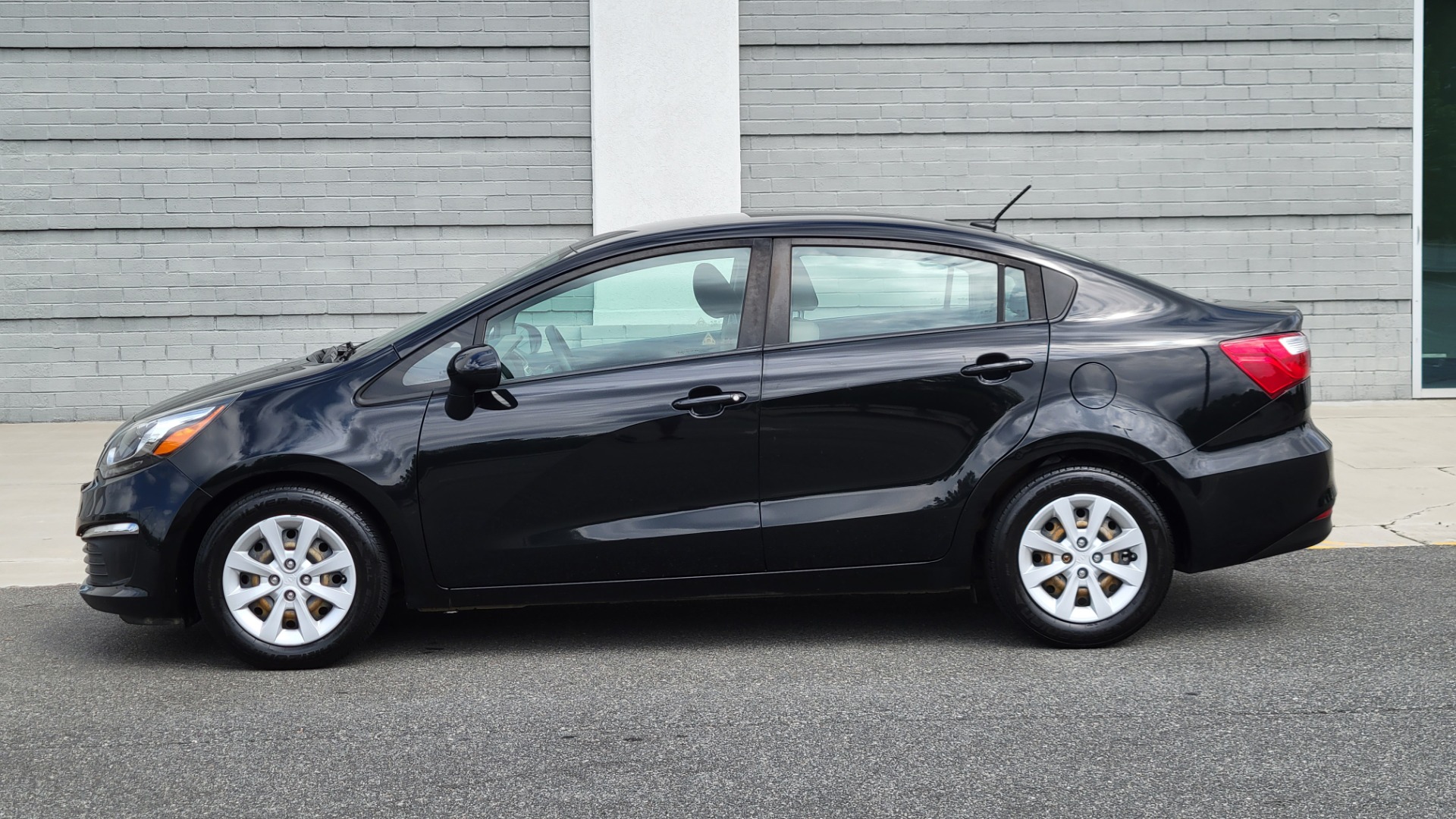 Used 2017 Kia RIO LX SEDAN / 1.6L 4-CYL / AUTO / POWER PACKAGE / 36MPG for sale Sold at Formula Imports in Charlotte NC 28227 4