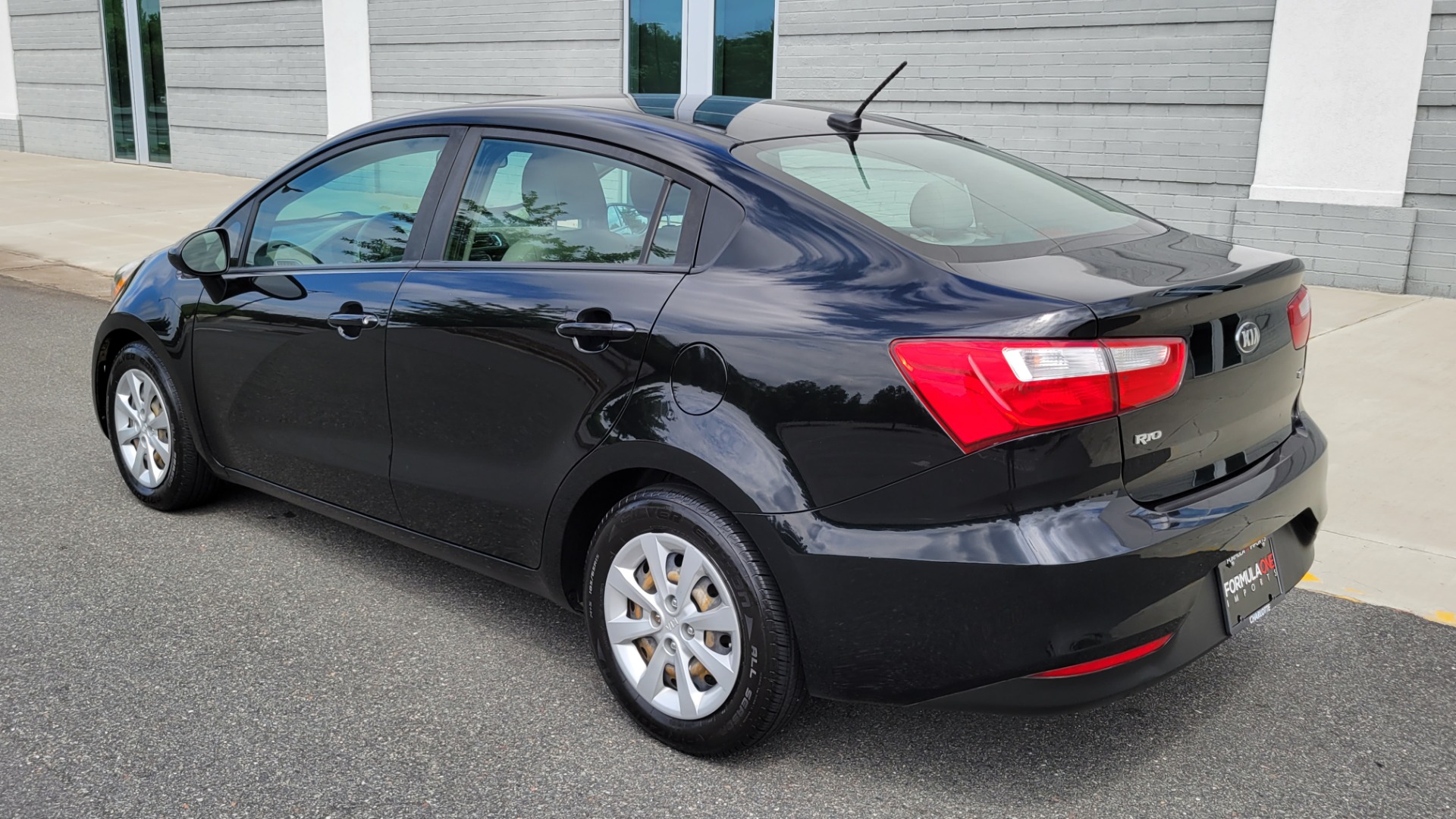 Used 2017 Kia RIO LX SEDAN / 1.6L 4-CYL / AUTO / POWER PACKAGE / 36MPG for sale Sold at Formula Imports in Charlotte NC 28227 5