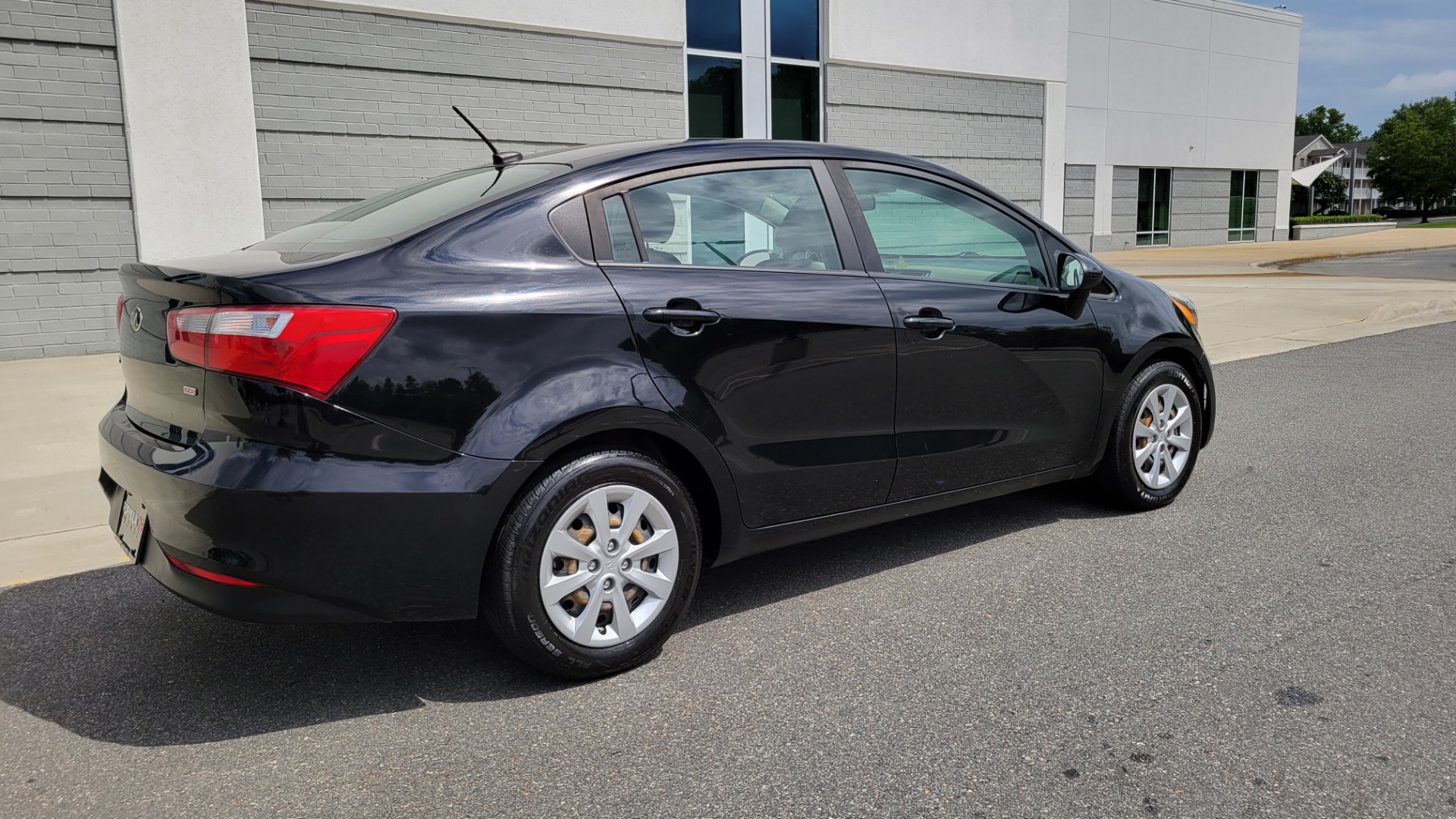 Used 2017 Kia RIO LX SEDAN / 1.6L 4-CYL / AUTO / POWER PACKAGE / 36MPG for sale $12,795 at Formula Imports in Charlotte NC 28227 8