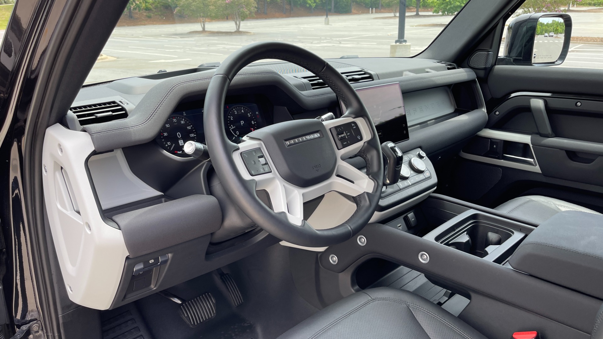 Used 2022 Land Rover DEFENDER 110 S / 2.0L / AWD / BLACK PACK / AIR SUSP / COLD CLIMATE / HUD for sale Sold at Formula Imports in Charlotte NC 28227 10