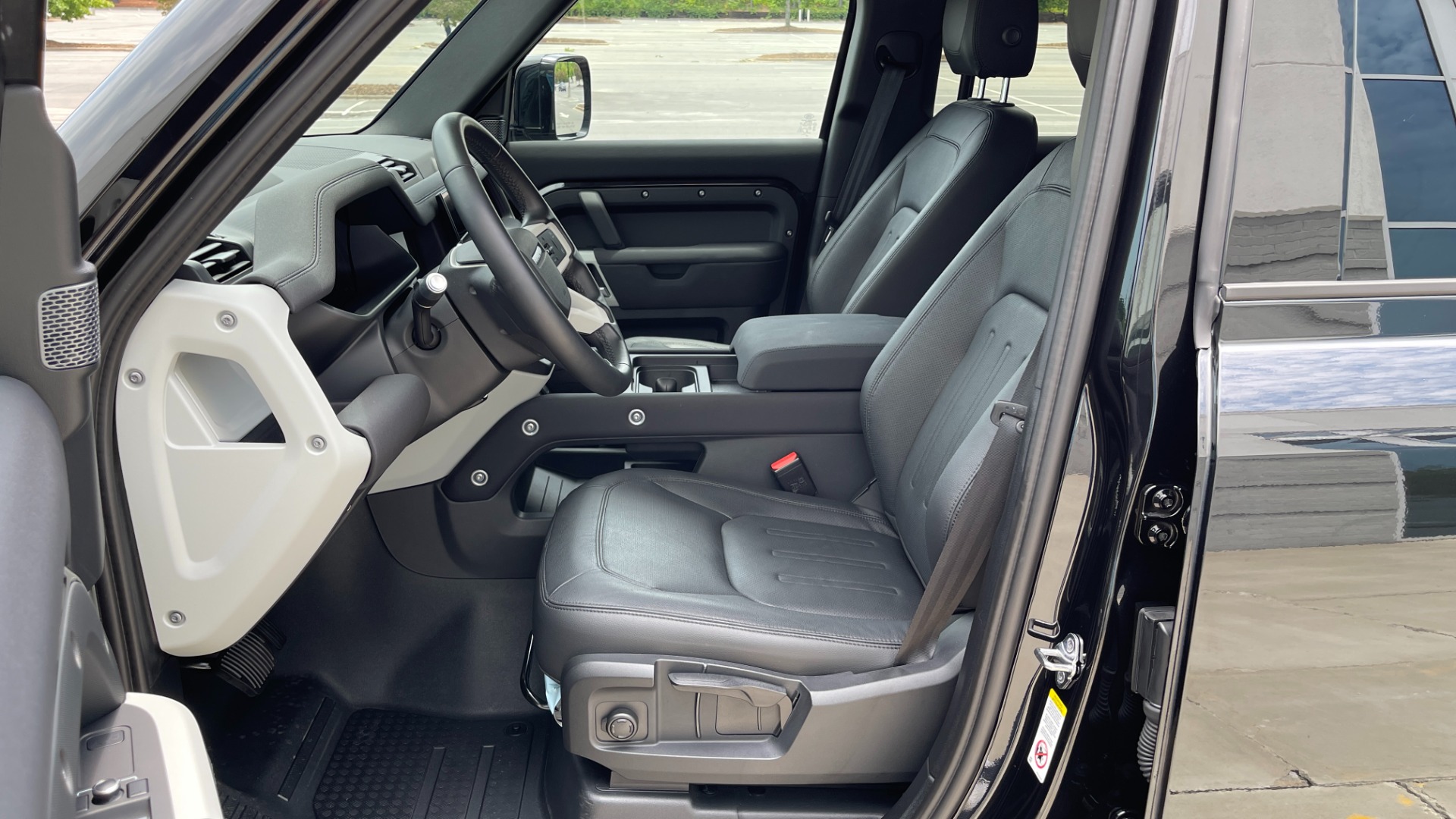 Used 2022 Land Rover DEFENDER 110 S / 2.0L / AWD / BLACK PACK / AIR SUSP / COLD CLIMATE / HUD for sale Sold at Formula Imports in Charlotte NC 28227 11