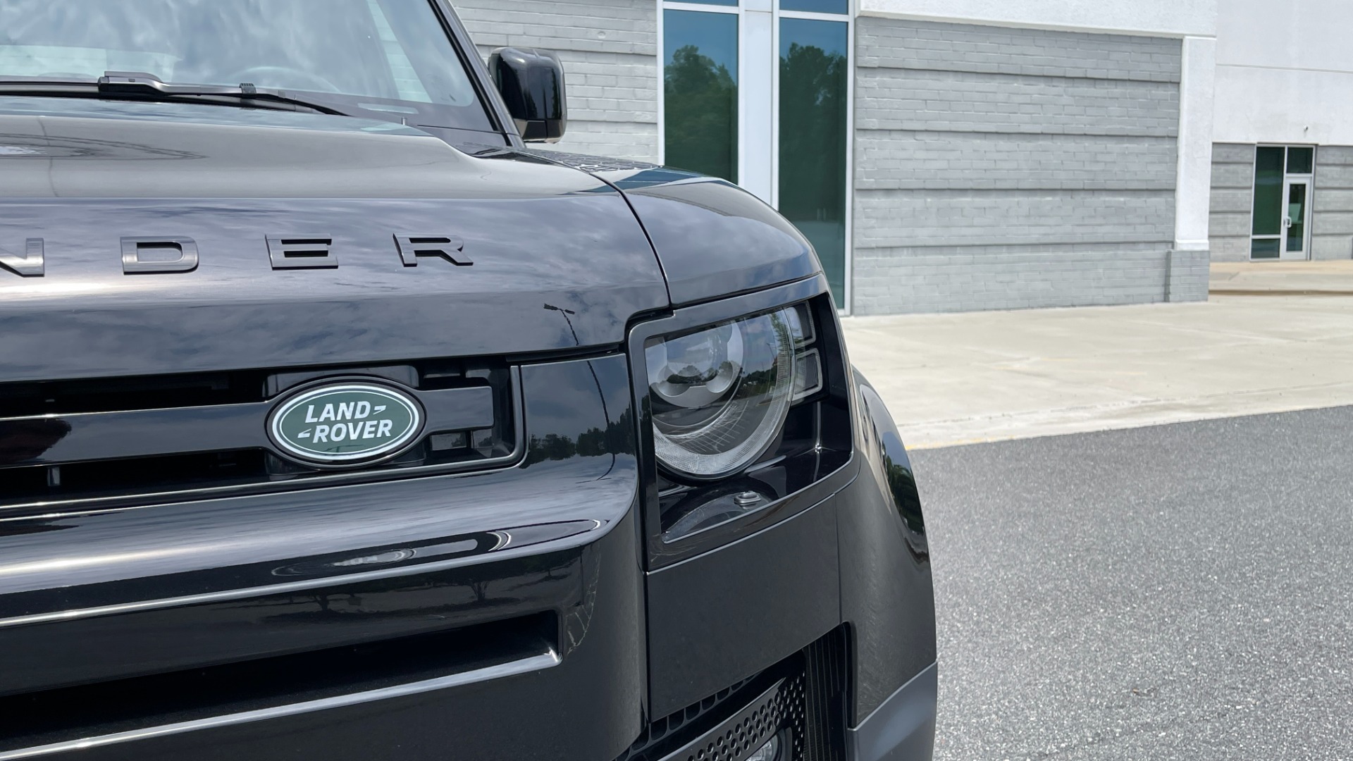 Used 2022 Land Rover DEFENDER 110 S / 2.0L / AWD / BLACK PACK / AIR SUSP / COLD CLIMATE / HUD for sale Sold at Formula Imports in Charlotte NC 28227 13
