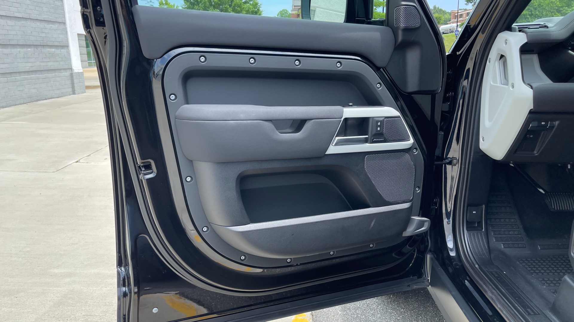 Used 2022 Land Rover DEFENDER 110 S / 2.0L / AWD / BLACK PACK / AIR SUSP / COLD CLIMATE / HUD for sale Sold at Formula Imports in Charlotte NC 28227 31