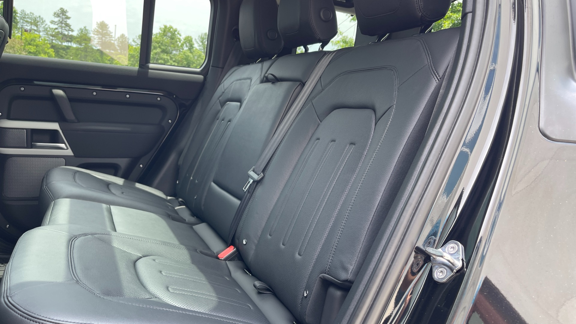 Used 2022 Land Rover DEFENDER 110 S / 2.0L / AWD / BLACK PACK / AIR SUSP / COLD CLIMATE / HUD for sale Sold at Formula Imports in Charlotte NC 28227 51