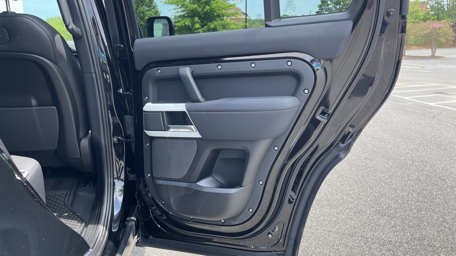 Used 2022 Land Rover DEFENDER 110 S / 2.0L / AWD / BLACK PACK / AIR SUSP / COLD CLIMATE / HUD for sale Sold at Formula Imports in Charlotte NC 28227 54