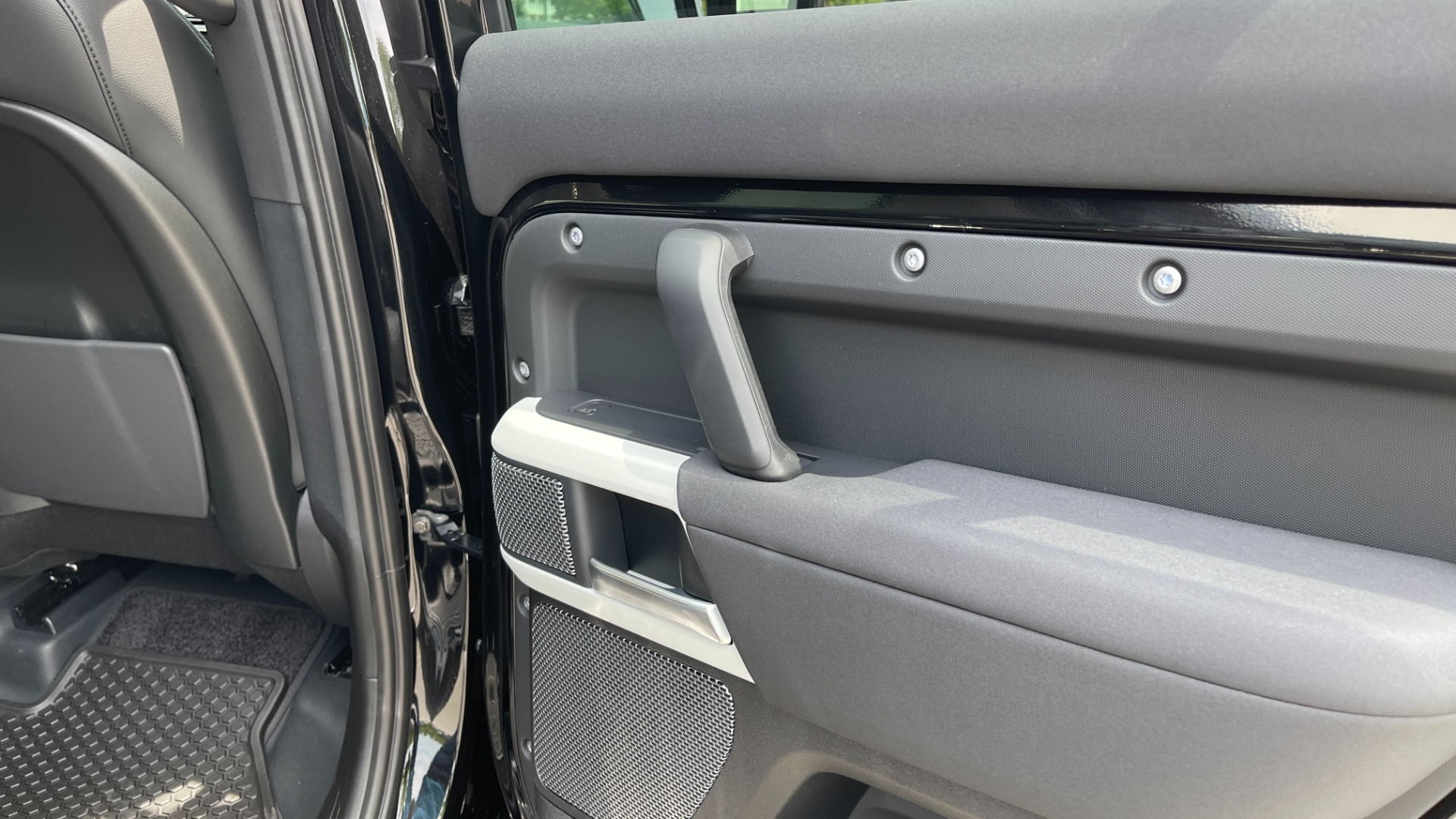 Used 2022 Land Rover DEFENDER 110 S / 2.0L / AWD / BLACK PACK / AIR SUSP / COLD CLIMATE / HUD for sale Sold at Formula Imports in Charlotte NC 28227 55